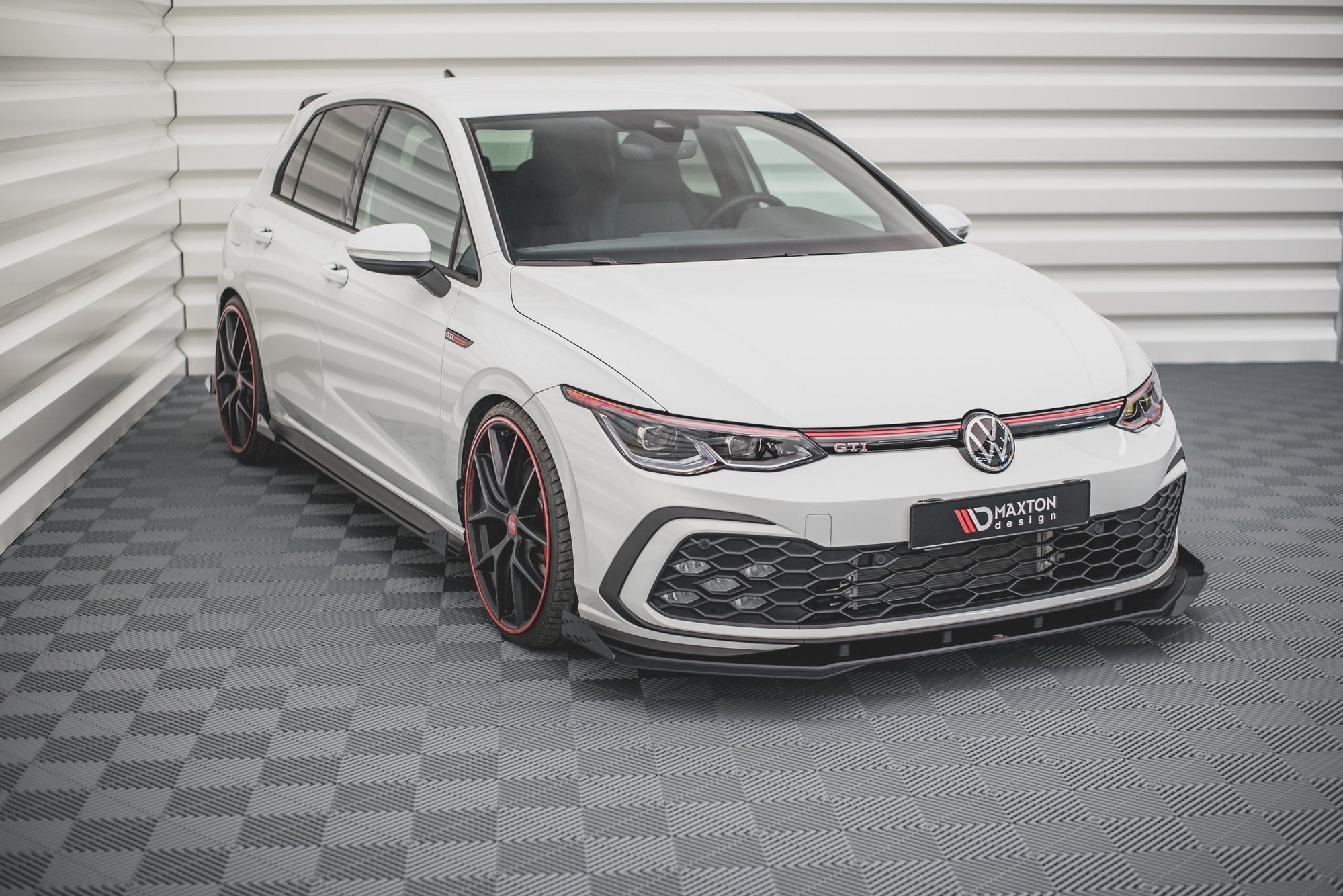 Maxton Design Street Pro Front Splitter + Flaps para Volkswagen Golf GTI / GTE / GTD / R-Line Mk8 - imagen 3