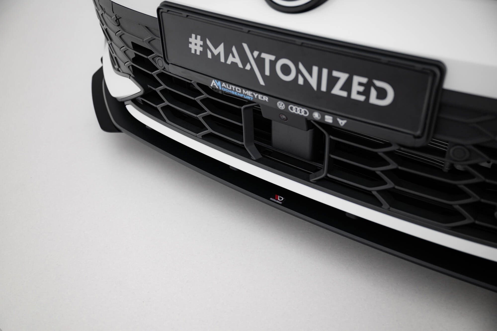 Maxton Design Street Pro Front Splitter + Flaps para Volkswagen Golf GTI / GTE / R-Line Mk8 Facelift - imagen 3