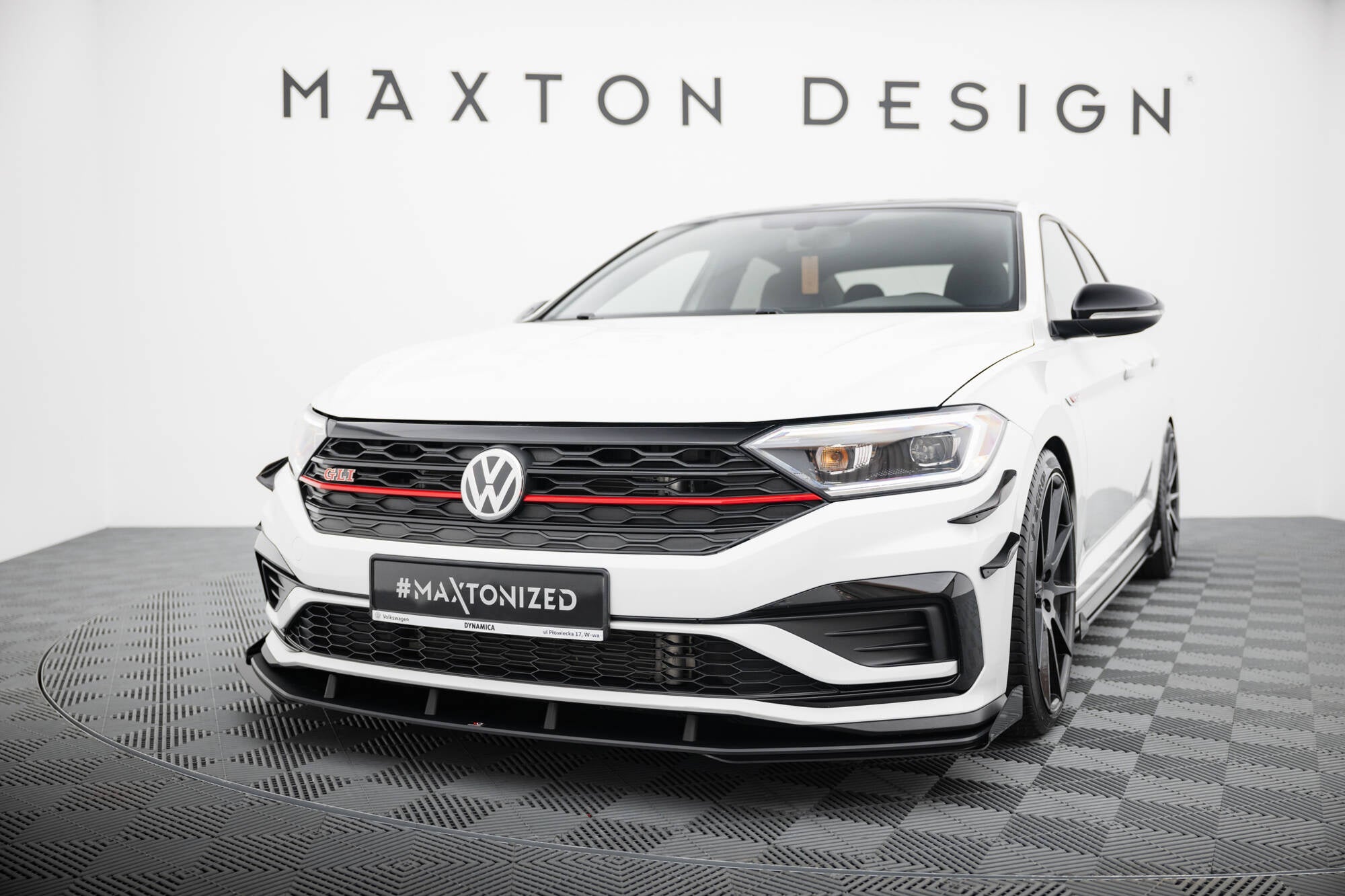 Maxton Design Street Pro Front Splitter + Flaps para Volkswagen Jetta GLI Mk7 - imagen 1