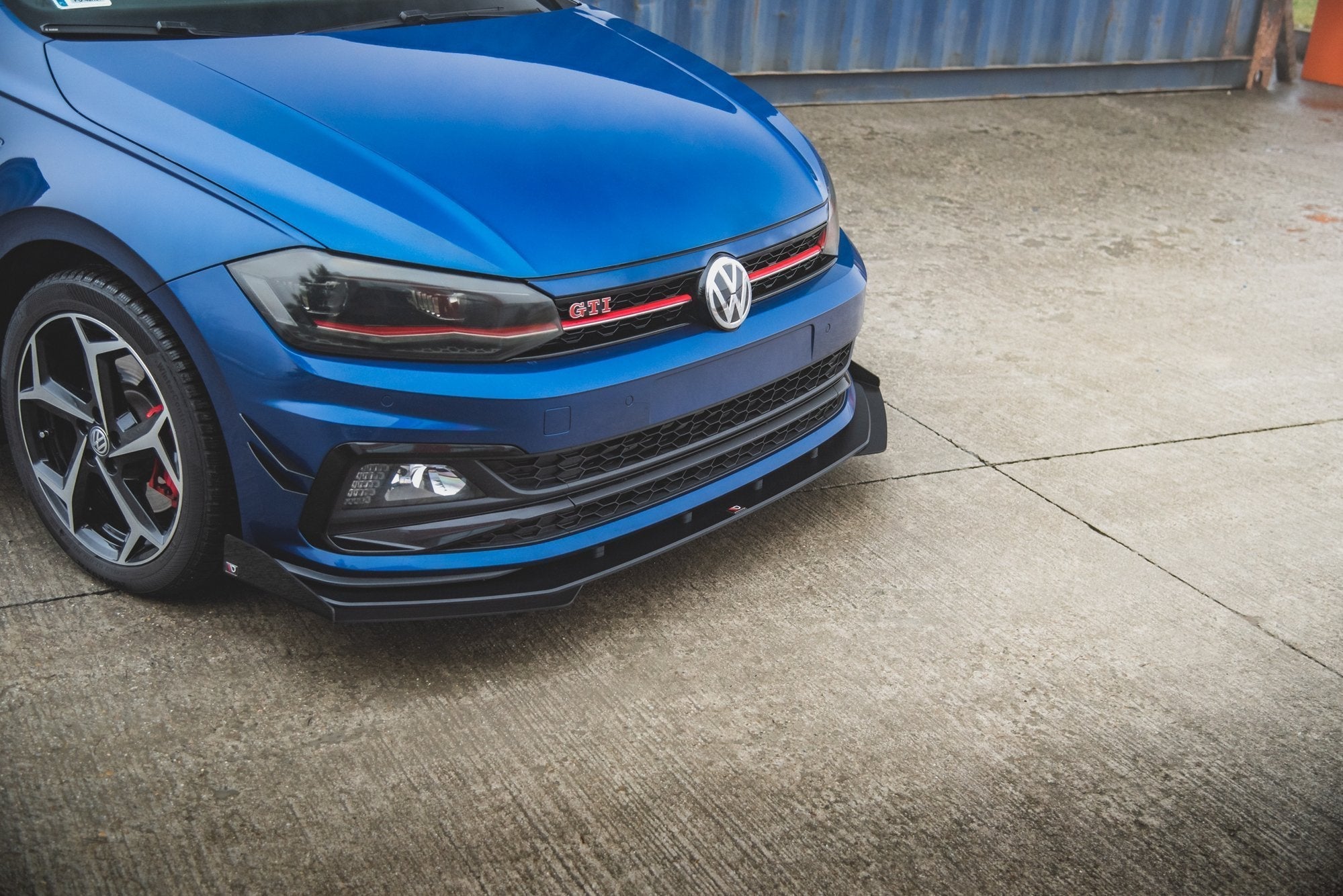 Maxton Design Street Pro Front Splitter + Flaps para Volkswagen Polo GTI Mk6 - imagen 3