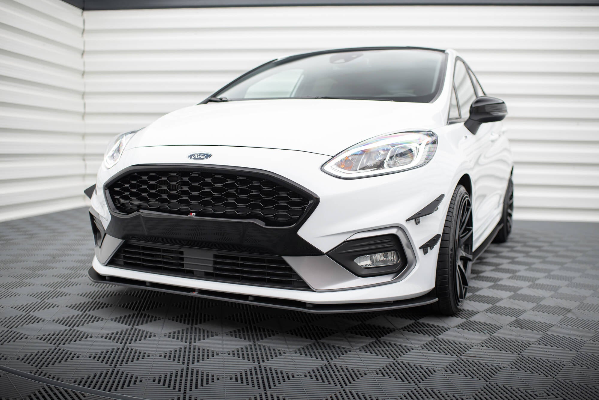 Maxton Design Street Pro Front Splitter para Ford Fiesta Mk8 ST / ST-Line - imagen 1
