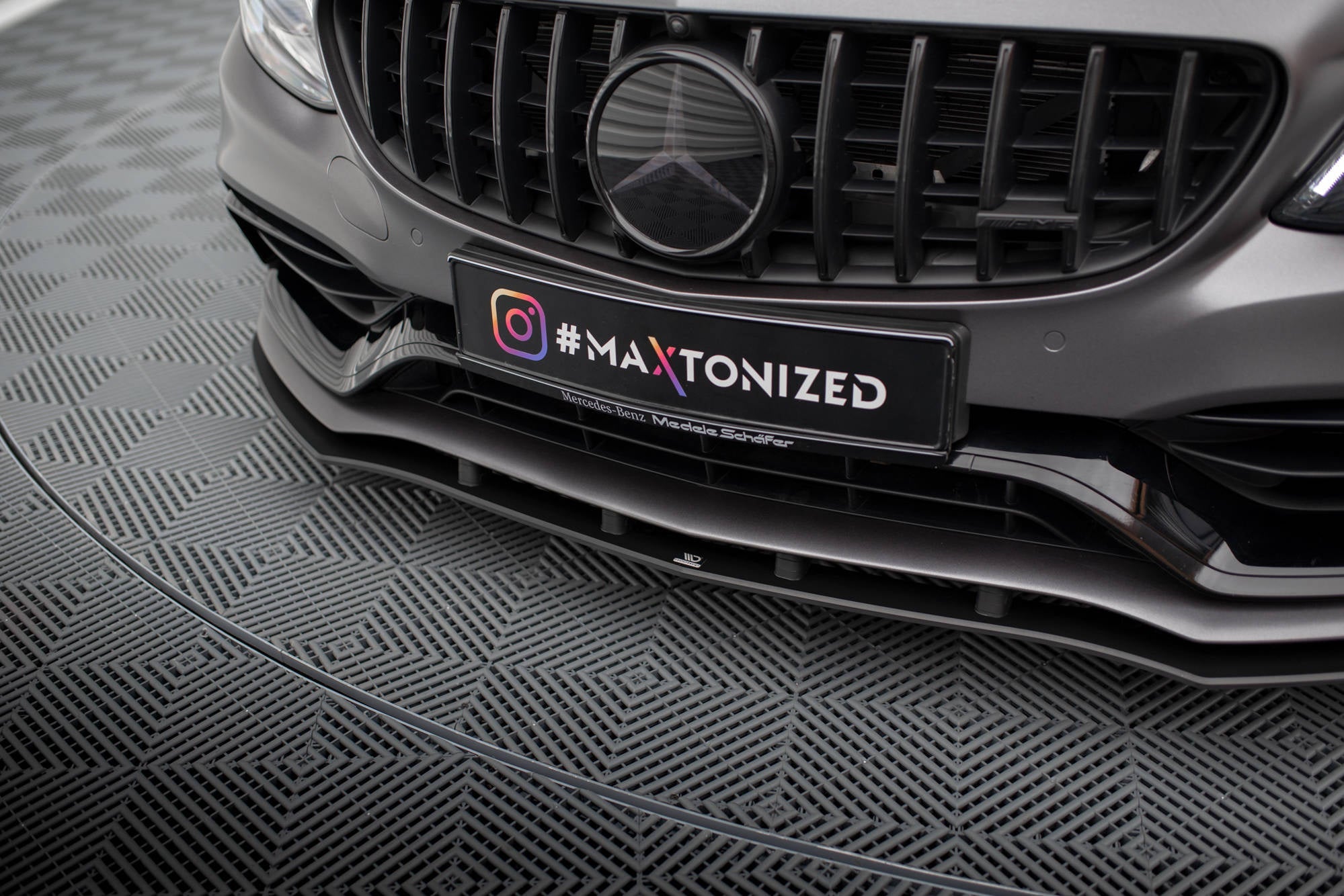 Maxton Design Street Pro Front Splitter para Mercedes-AMG C63 Sedan / Estate W205 Facelift - imagen 3