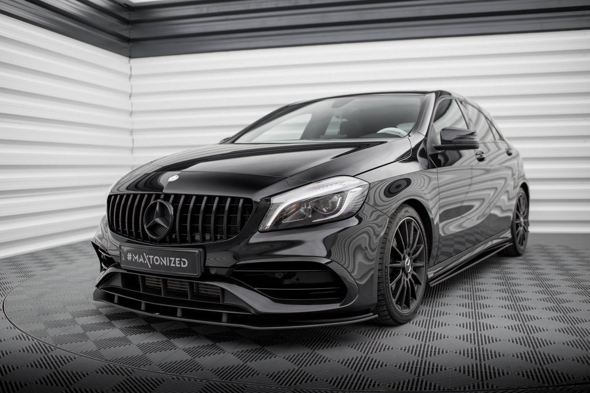 Maxton Design Street Pro Front Splitter para Mercedes-Benz A AMG-Line W176 Facelift - imagen 1