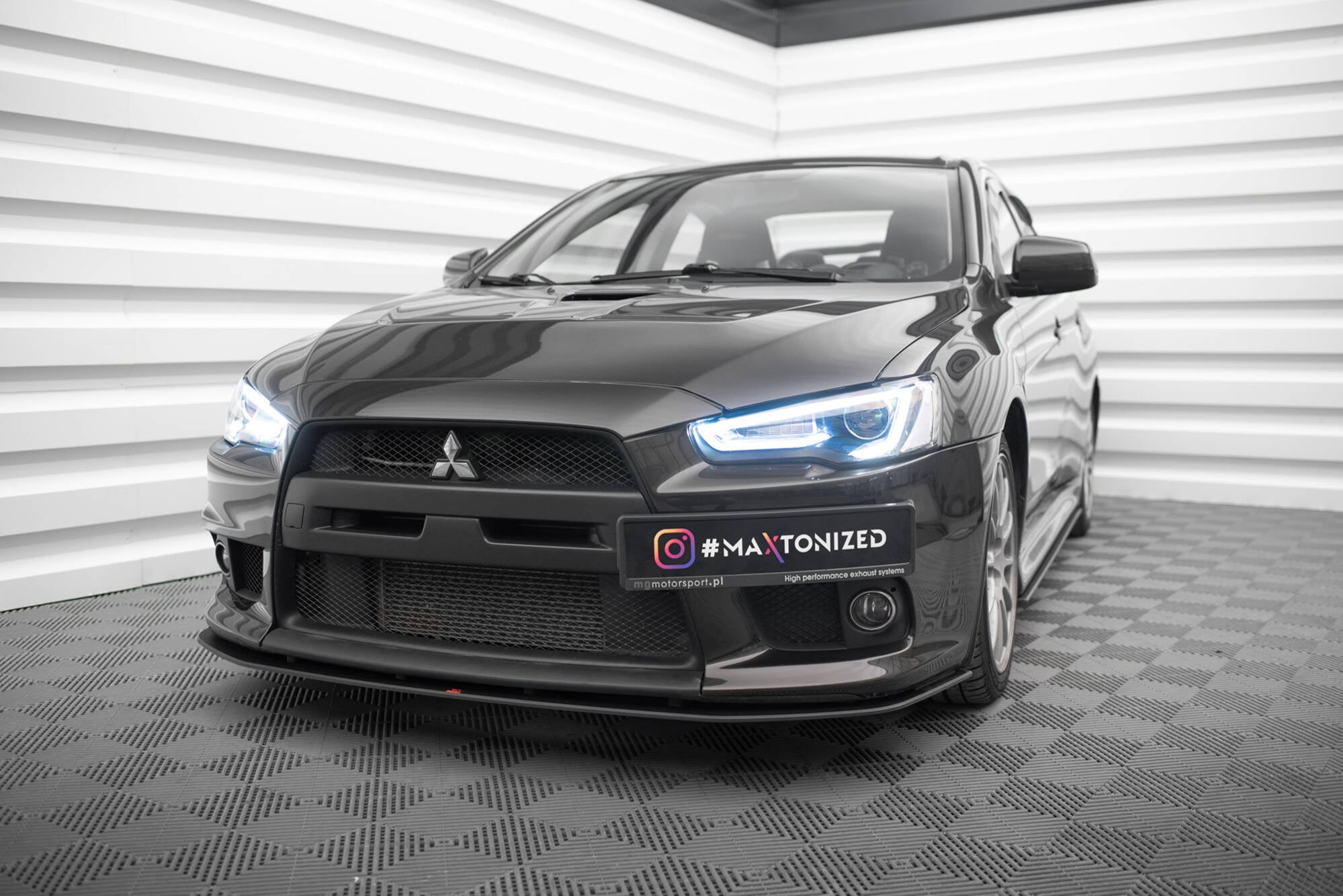 Maxton Design Street Pro Front Splitter para Mitsubishi Lancer EVO X - imagen 1