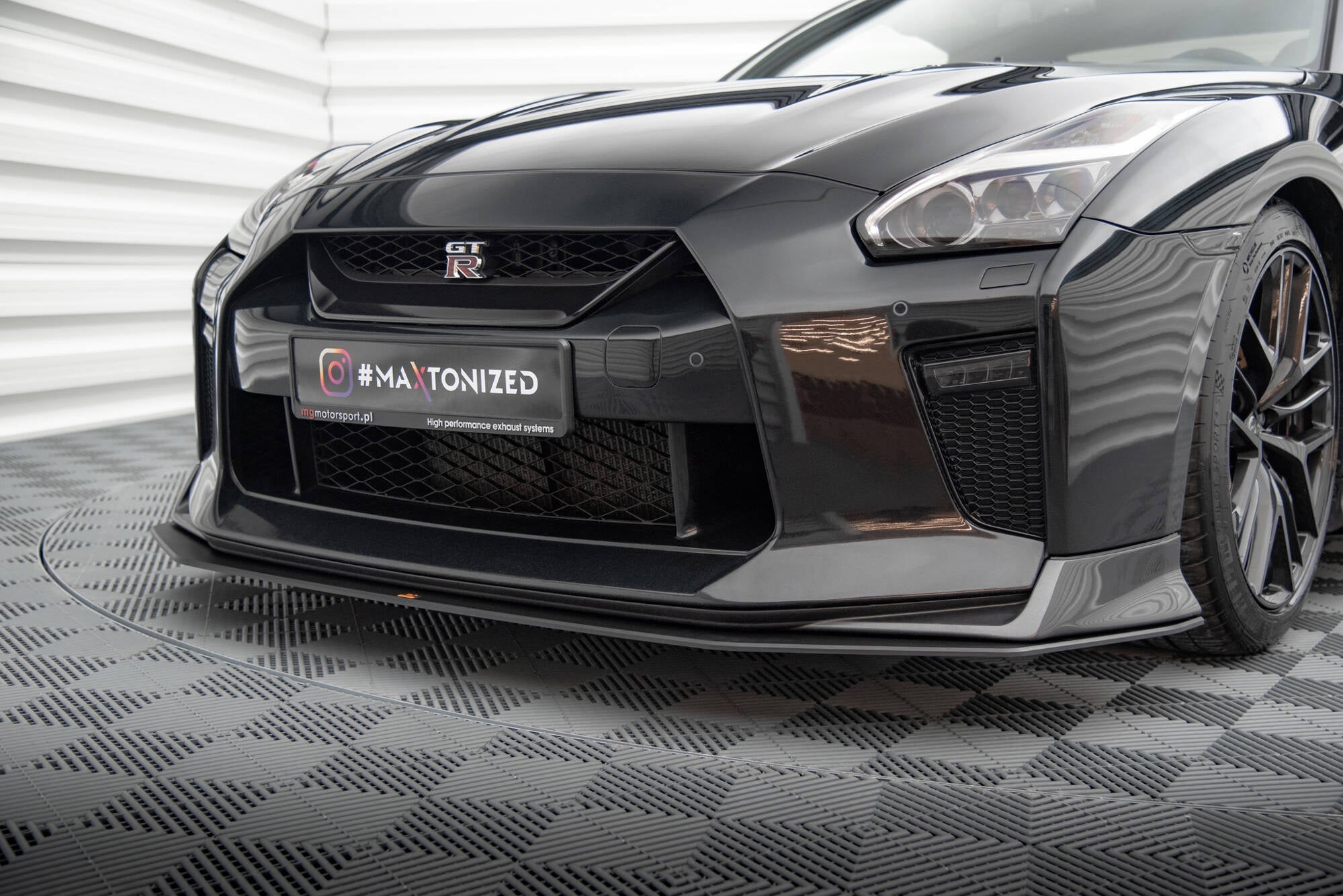 Maxton Design Street Pro Front Splitter para Nissan GTR R35 Facelift - imagen 1