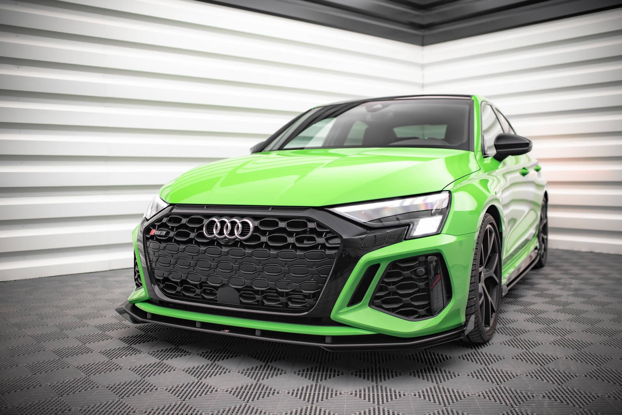 Maxton Design Street Pro Front Splitter V.1 + Flaps para Audi RS3 8Y - imagen 1