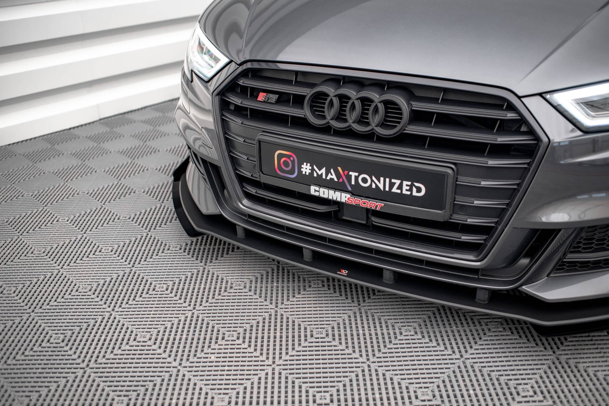 Maxton Design Street Pro Front Splitter V.1 + Flaps para Audi S3 / A3 S-Line Sportback 8V Facelift - imagen 3
