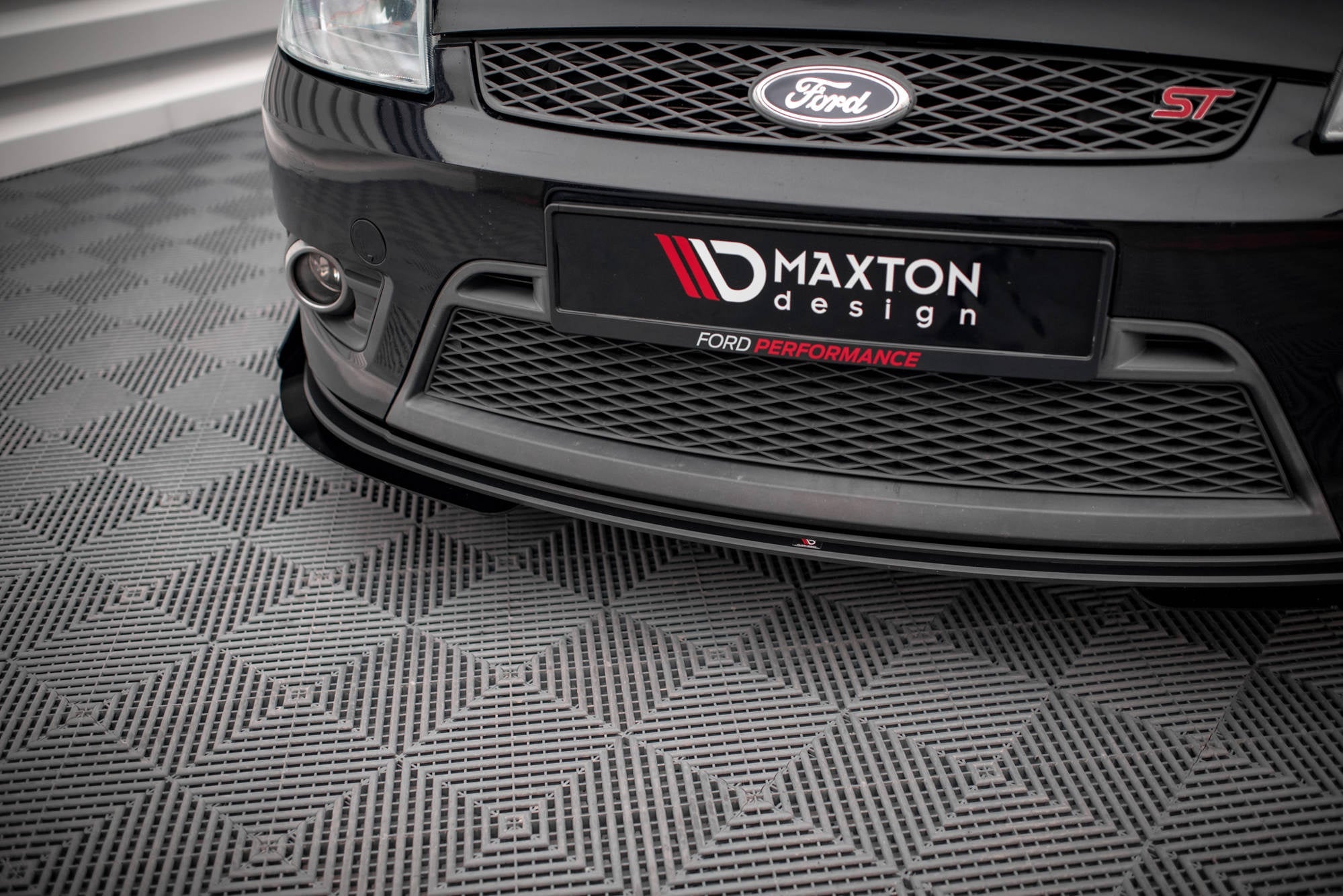 Maxton Design Street Pro Front Splitter V.1 + Flaps para Ford Fiesta ST Mk6 - imagen 3
