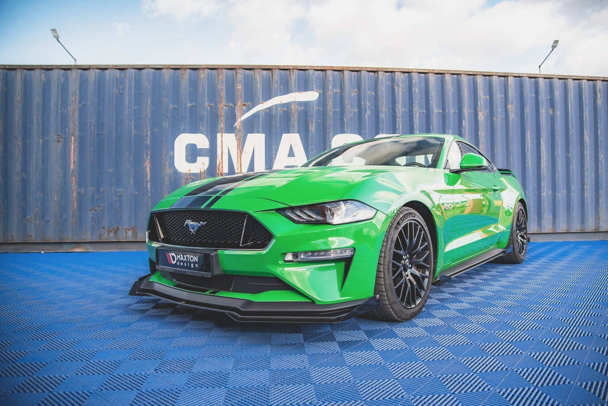 Maxton Design Street Pro Front Splitter V.1 + Flaps para Ford Mustang GT Mk6 Facelift - imagen 1
