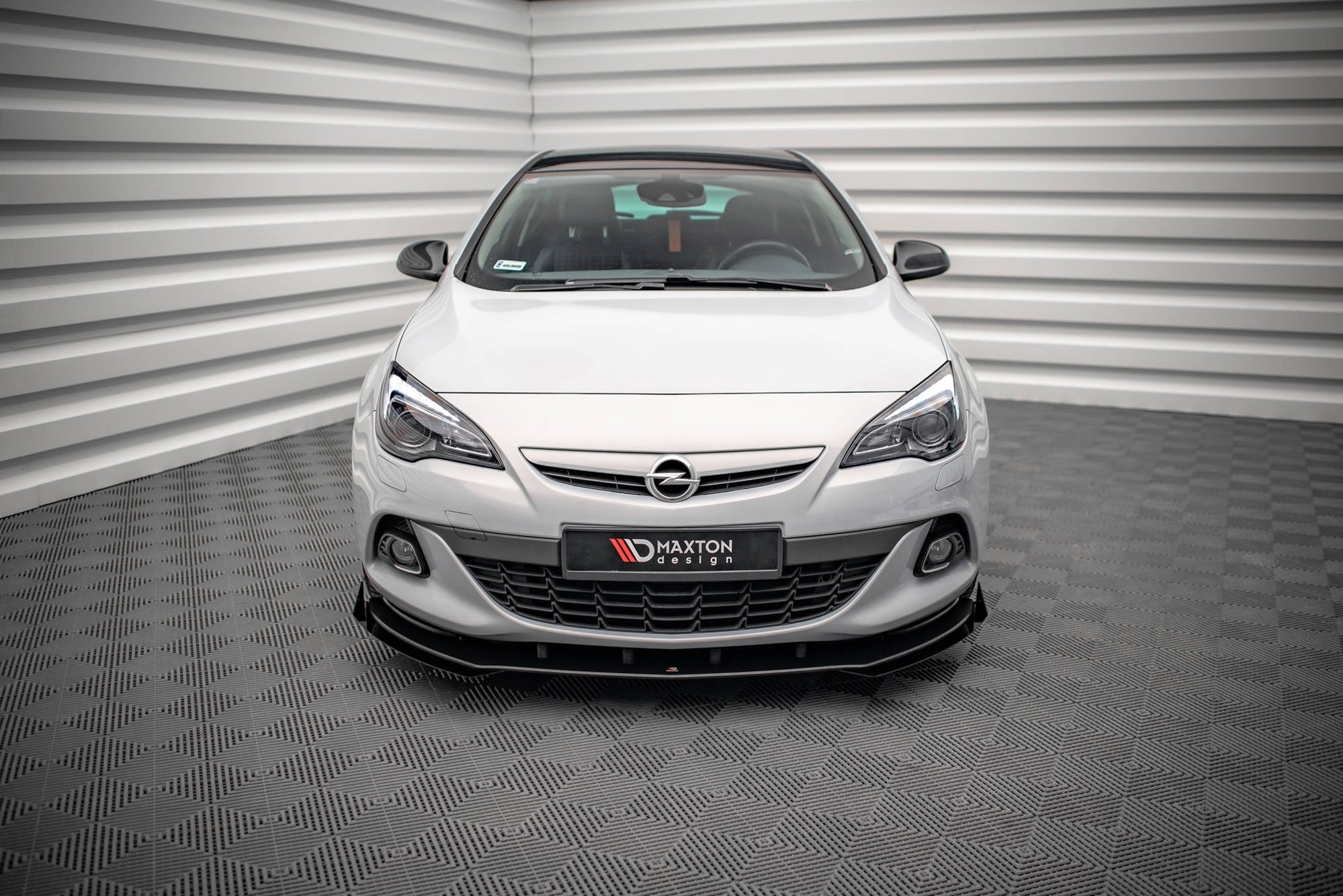 Maxton Design Street Pro Front Splitter V.1 + Flaps para Opel Astra GTC OPC-Line J - imagen 1