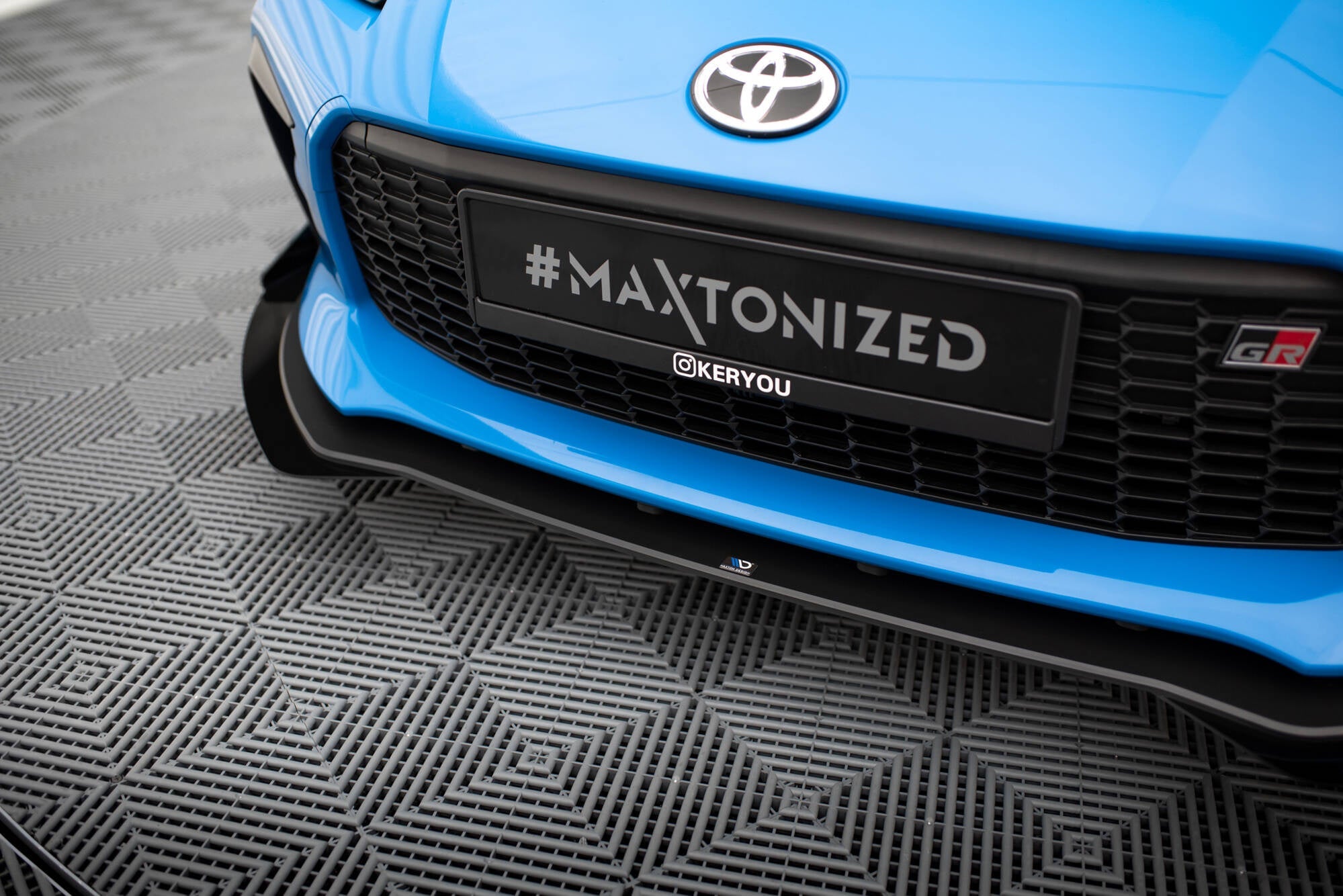 Maxton Design Street Pro Front Splitter V.1 + Flaps para Toyota GR86 Mk1 - imagen 3