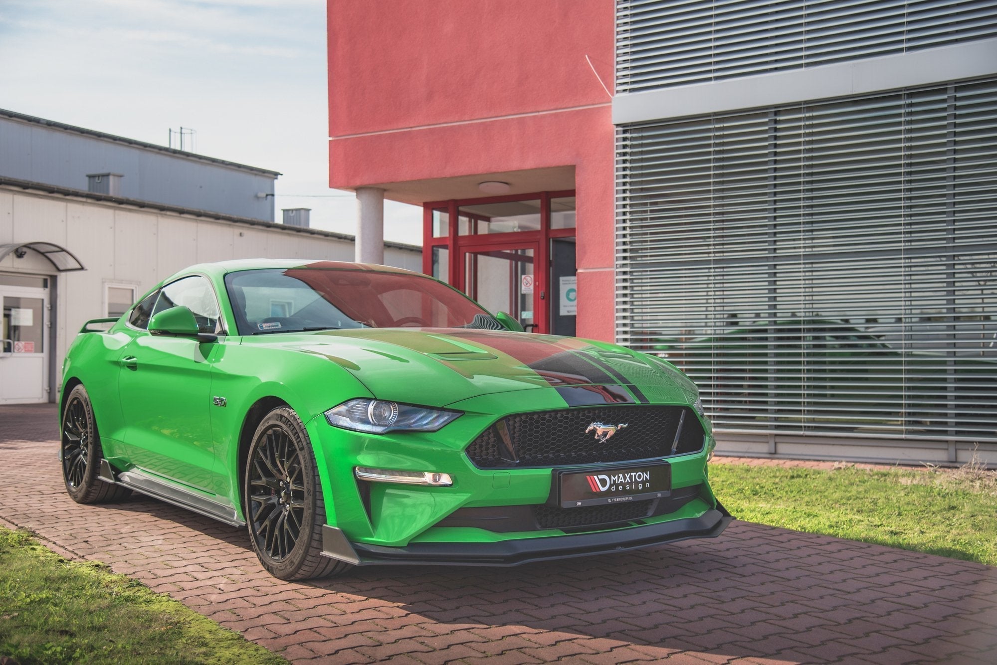 Maxton Design Street Pro Front Splitter V.2 para Ford Mustang GT Mk6 Facelift - imagen 2