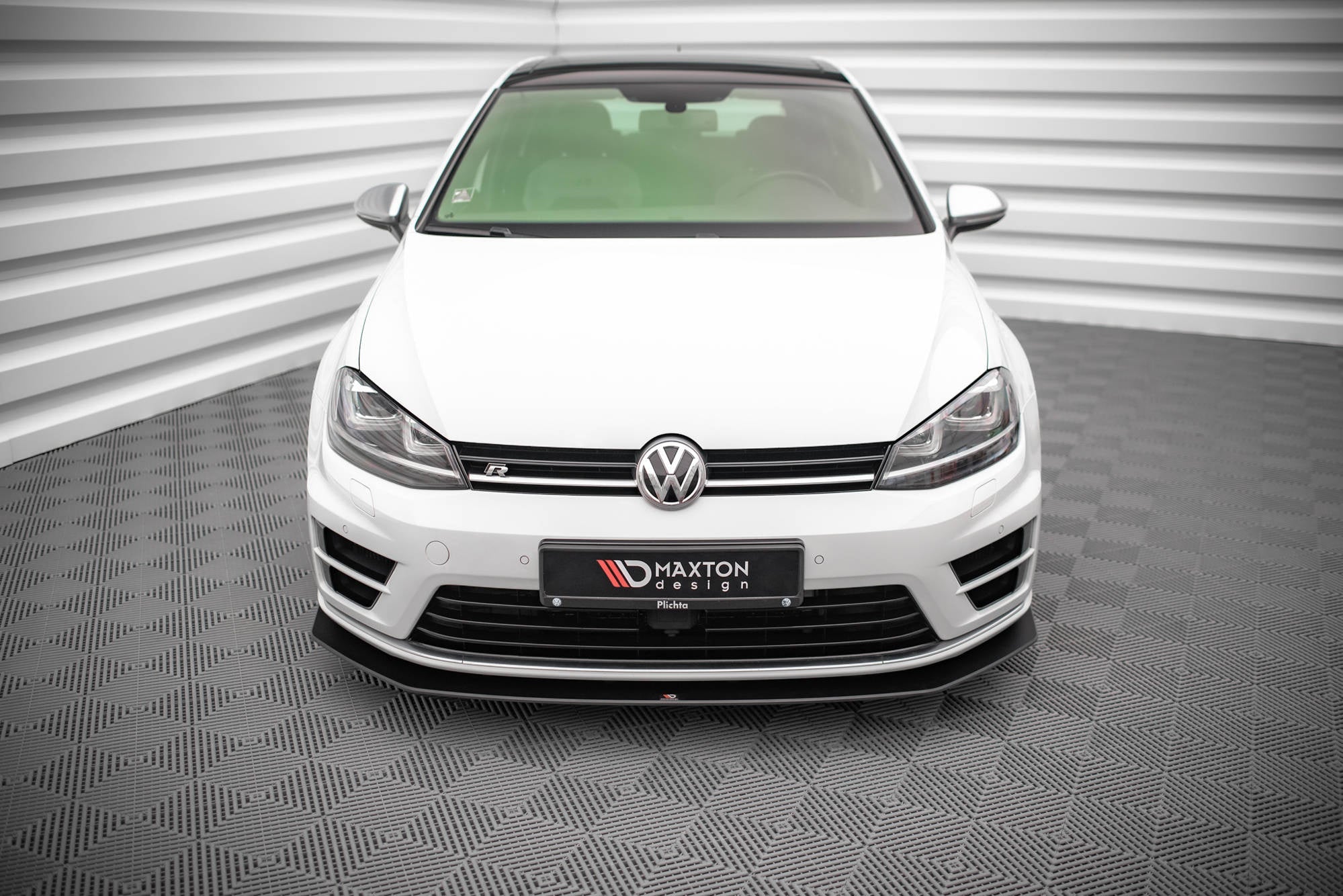 Maxton Design Street Pro Front Splitter V.2 para Volkswagen Golf R Mk7 - imagen 1