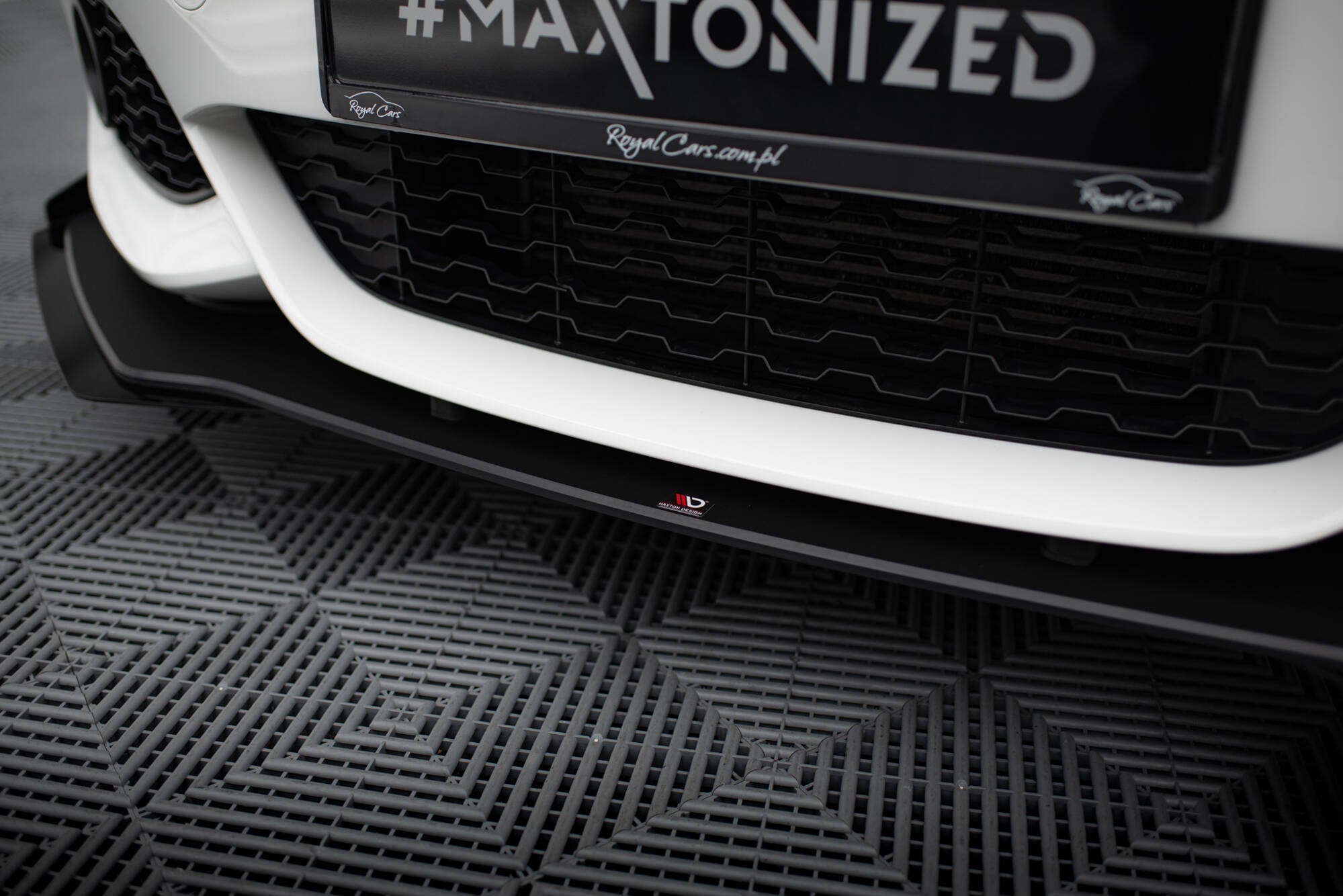 Maxton Design Street Pro Front Splitter V.3 + Flaps para BMW 1 F20 M-Pack Facelift / M140i - imagen 3