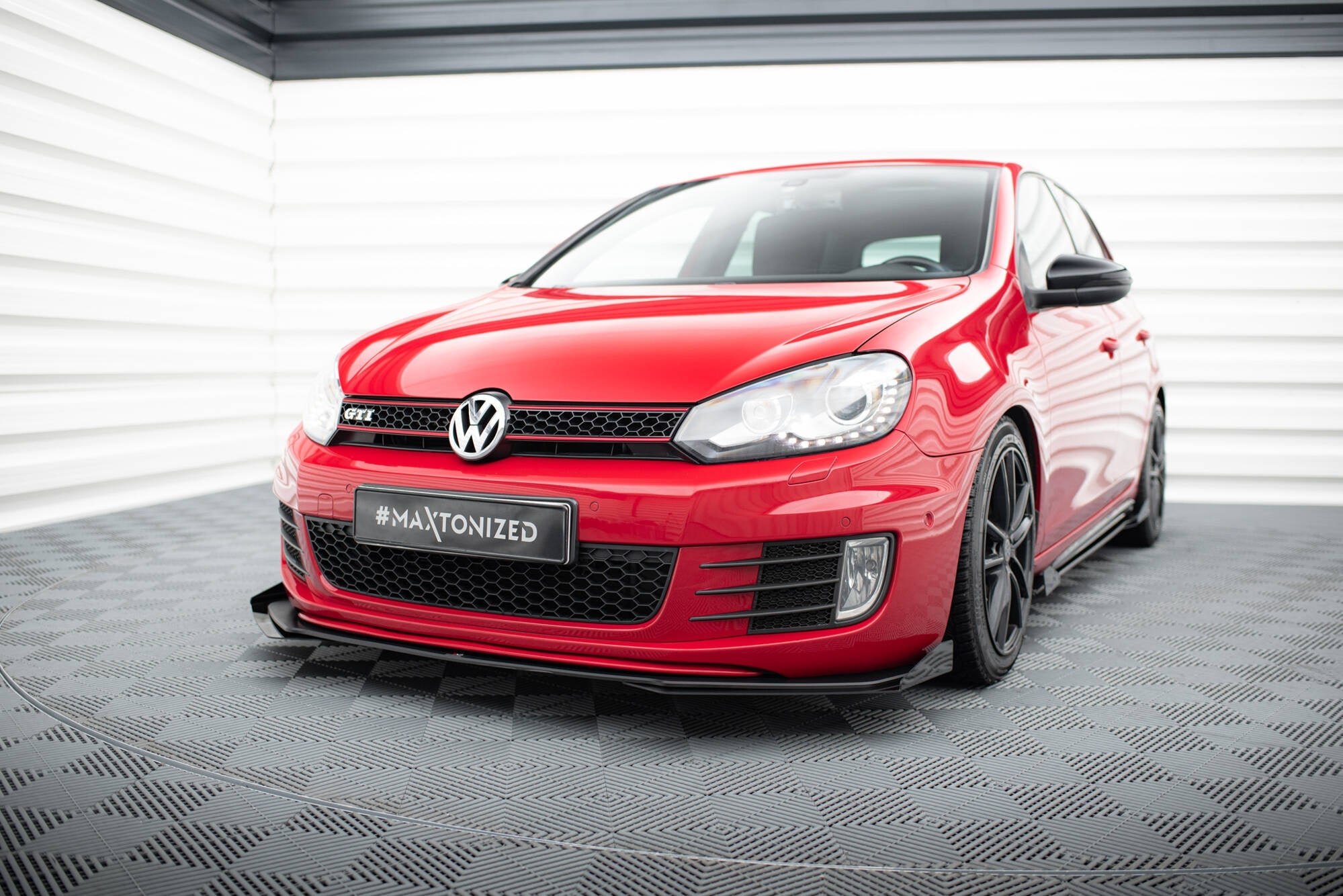 Maxton Design Street Pro Front Splitter V.3 + Flaps para Volkswagen Golf GTI Mk6 - imagen 6