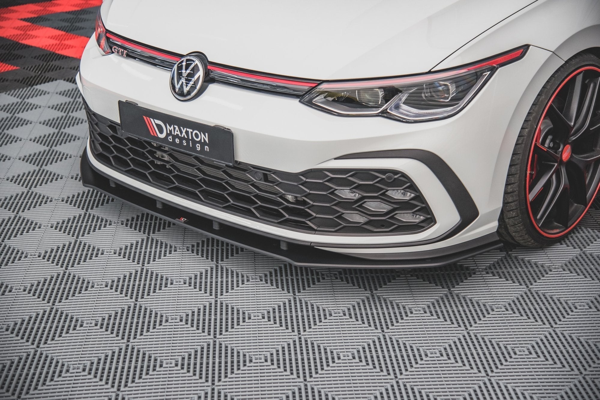 Maxton Design Street Pro Front Splitter para Volkswagen Golf GTI / GTE / GTD / R-Line Mk8 - imagen 2