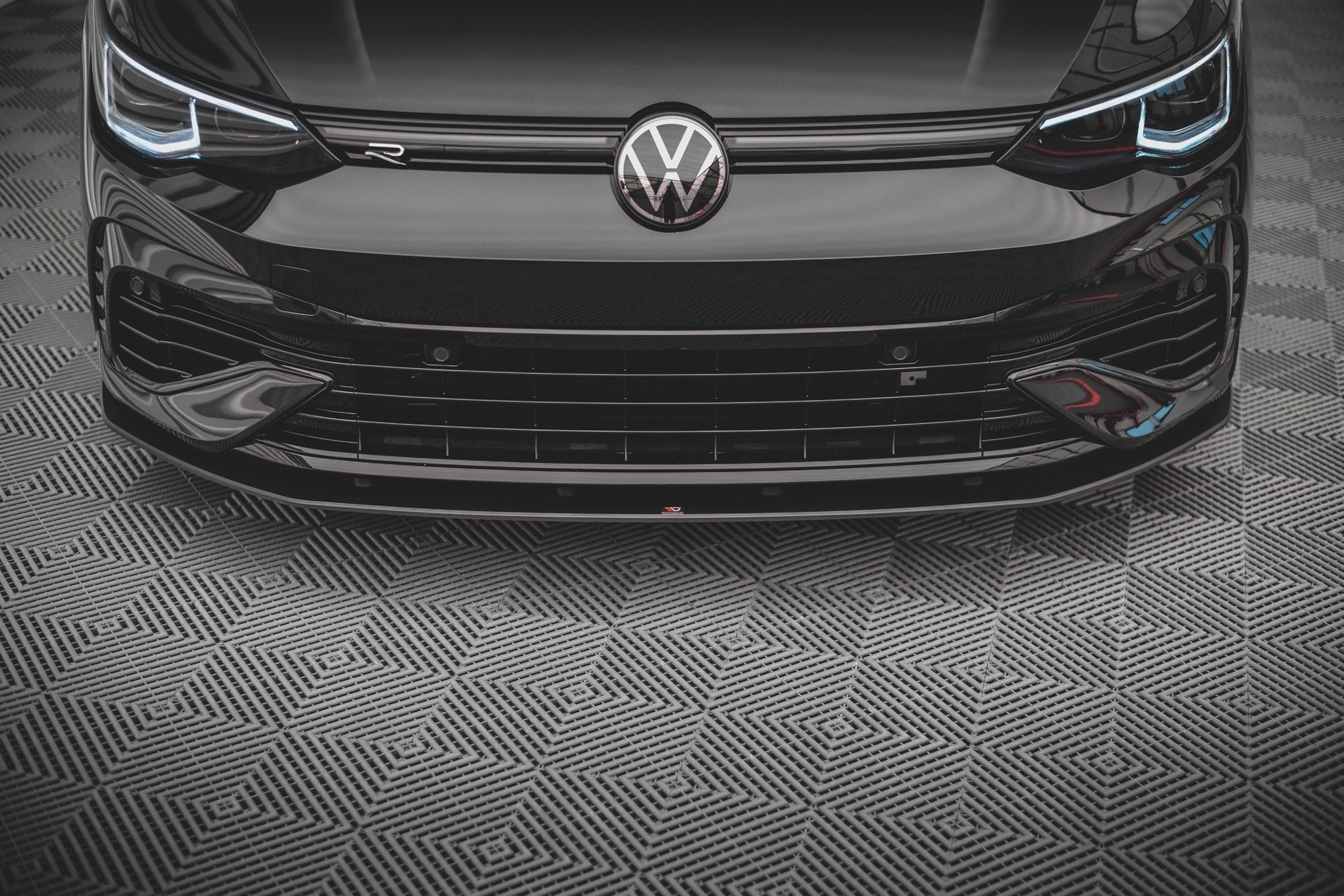 Maxton Design Street Pro Front Splitter para Volkswagen Golf R Mk8 - imagen 1