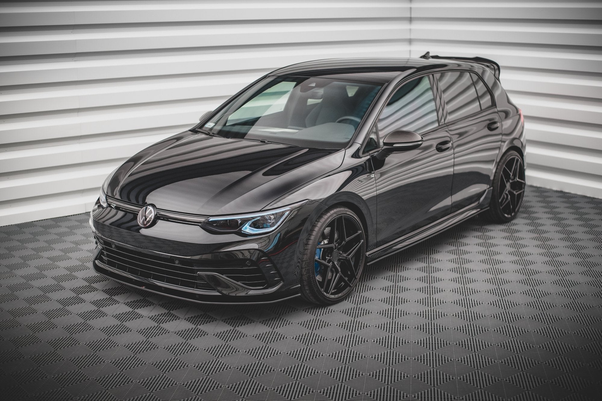Maxton Design Street Pro Front Splitter para Volkswagen Golf R Mk8 - imagen 3