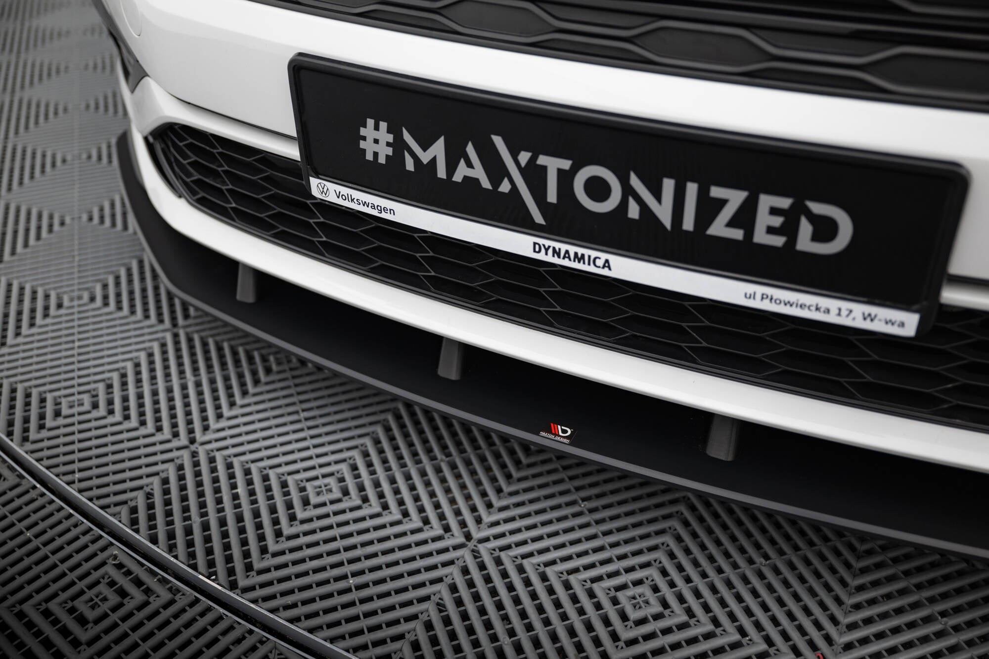 Maxton Design Street Pro Front Splitter para Volkswagen Jetta GLI Mk7 - imagen 3