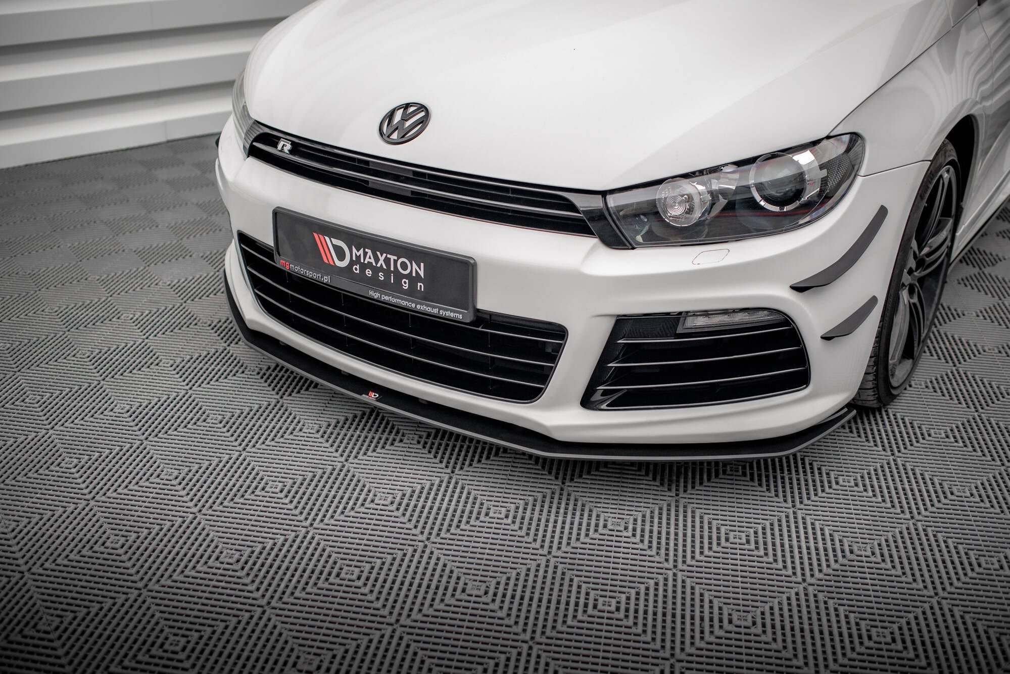 Maxton Design Street Pro Front Splitter para Volkswagen Scirocco R Mk3 - imagen 1