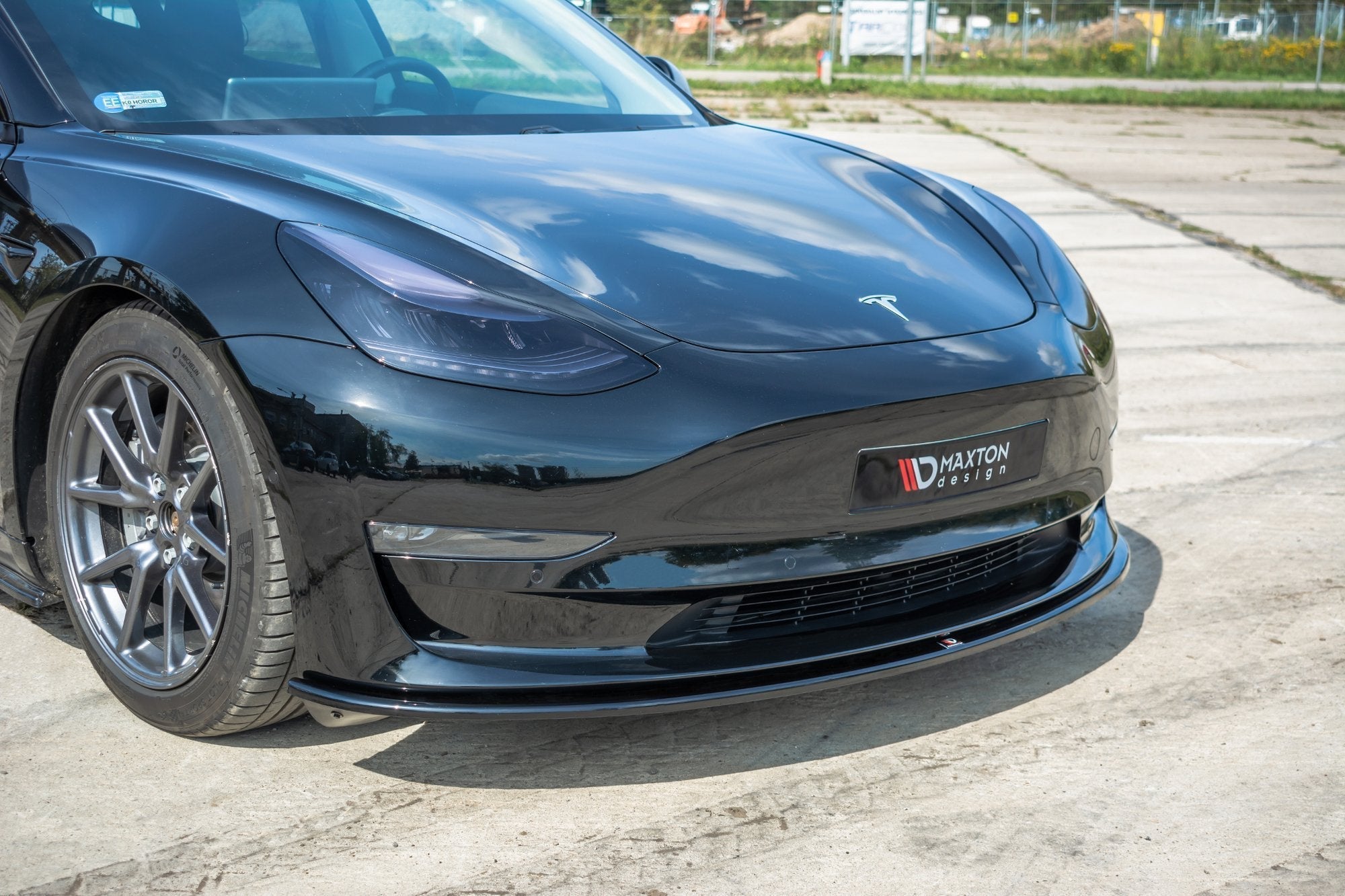 Maxton Design Splitter delantero para Tesla Model 3 - imagen 1
