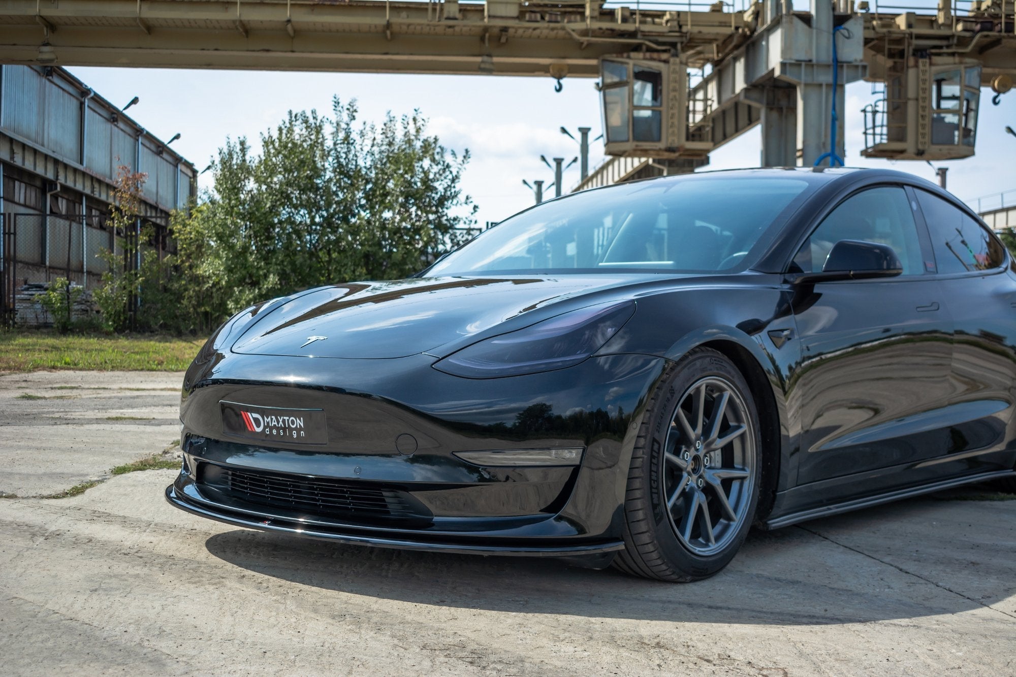 Maxton Design Splitter delantero para Tesla Model 3 - imagen 2