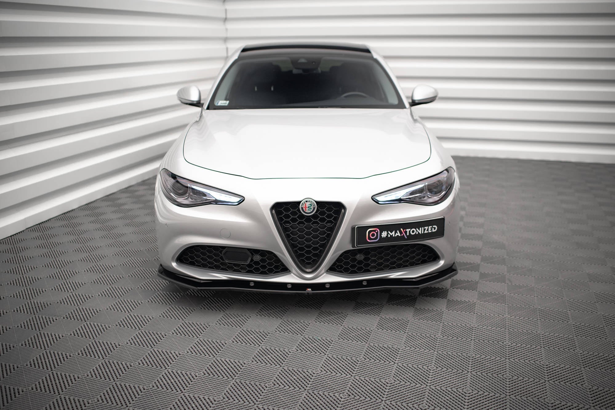 Maxton Design Splitter delantero V.1 para Alfa Romeo Giulia Sport - imagen 2