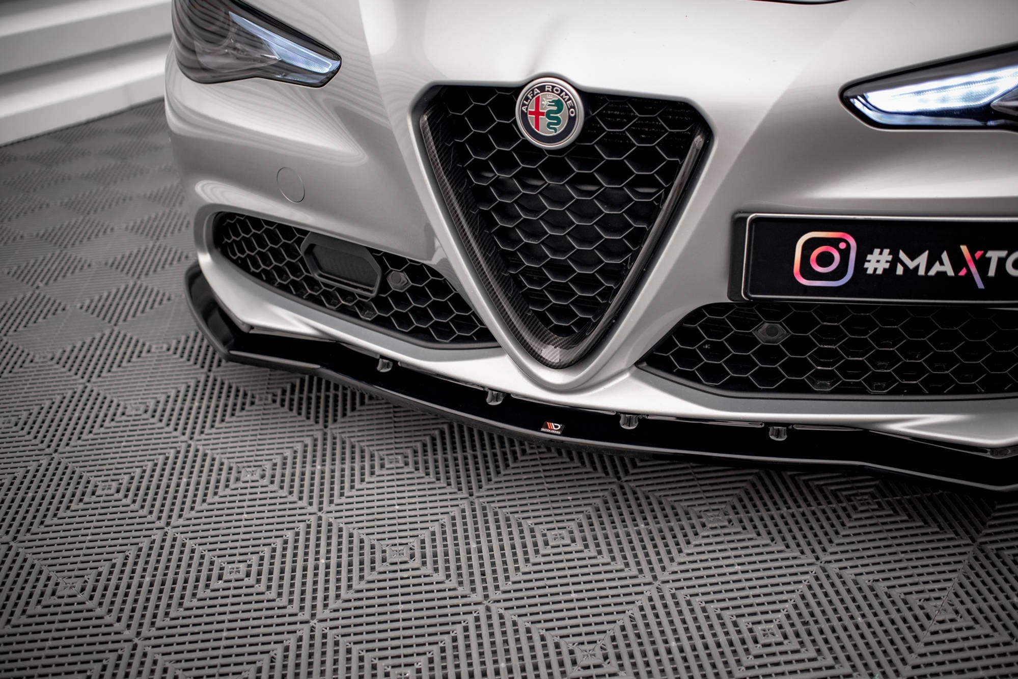 Maxton Design Splitter delantero V.1 para Alfa Romeo Giulia Sport - imagen 3