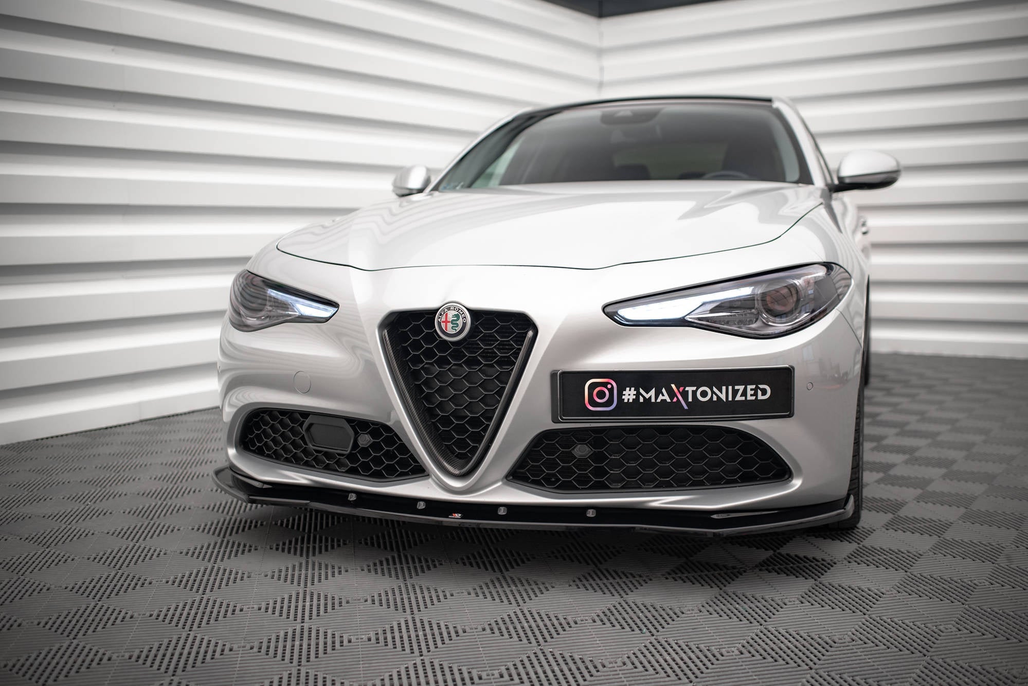 Maxton Design Splitter delantero V.1 para Alfa Romeo Giulia Sport - imagen 1