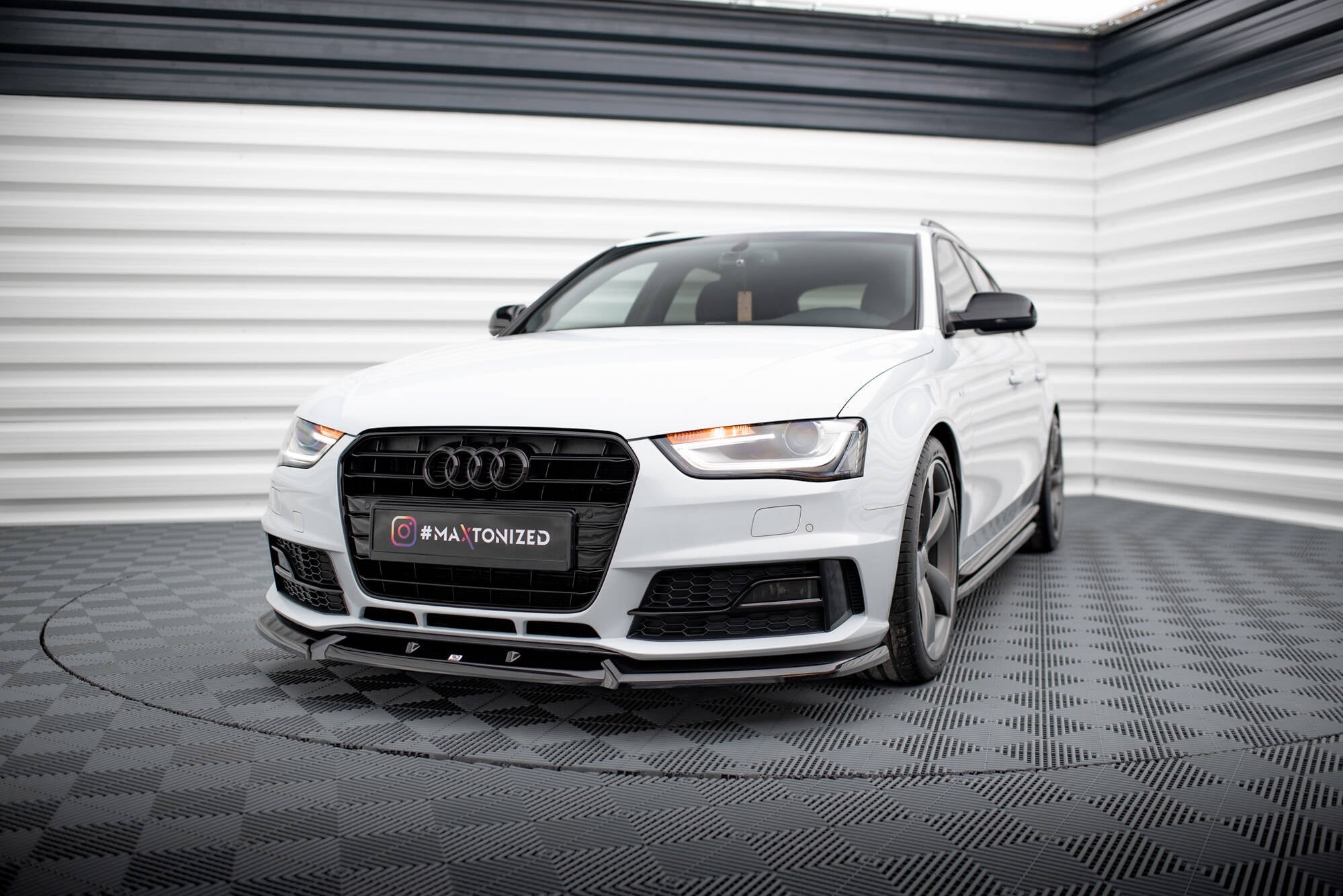 Maxton Design Splitter delantero V.1 para Audi A4 Competition B8 Facelift - imagen 1