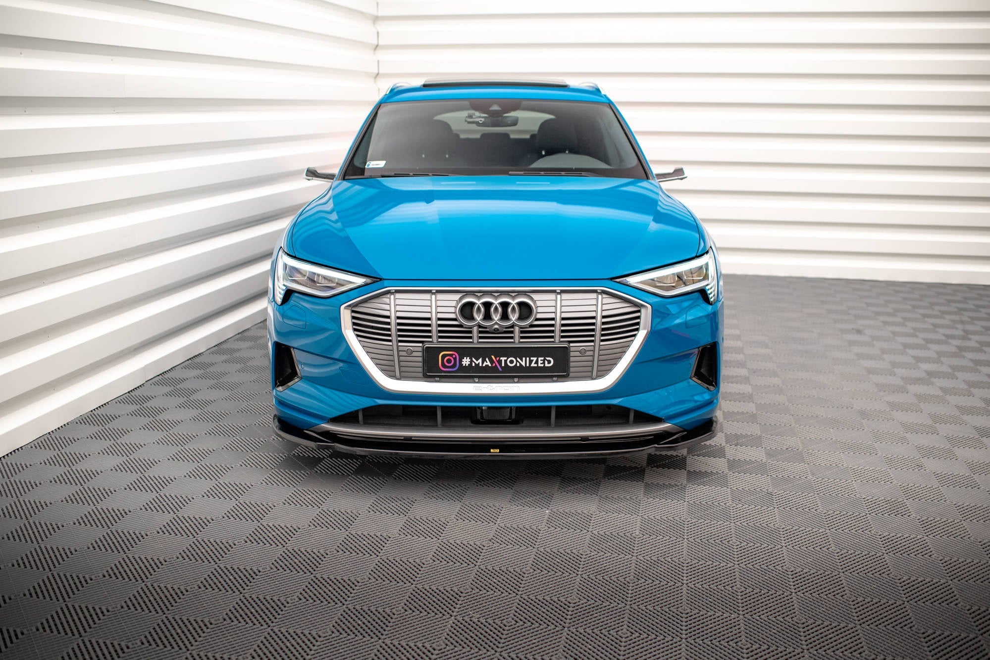 Maxton Design Splitter delantero V.1 para Audi e-tron - imagen 2