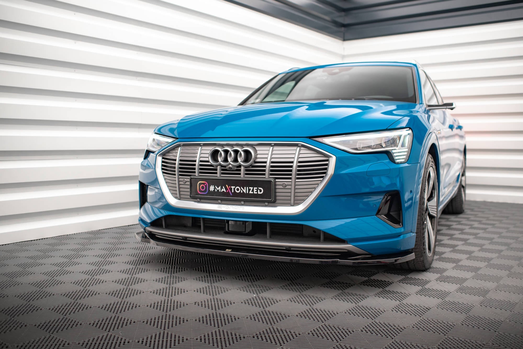 Maxton Design Splitter delantero V.1 para Audi e-tron - imagen 1