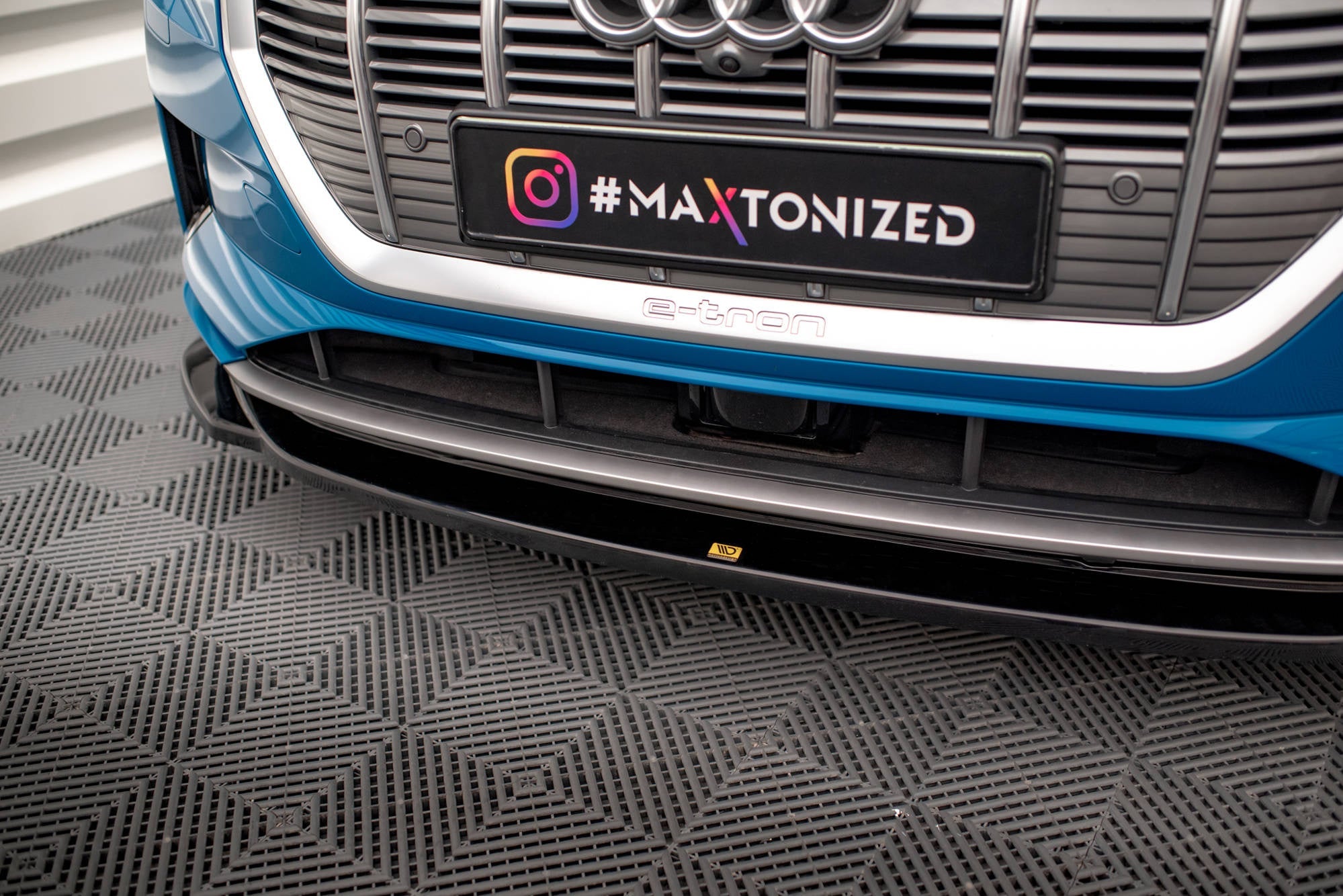 Maxton Design Splitter delantero V.1 para Audi e-tron - imagen 3