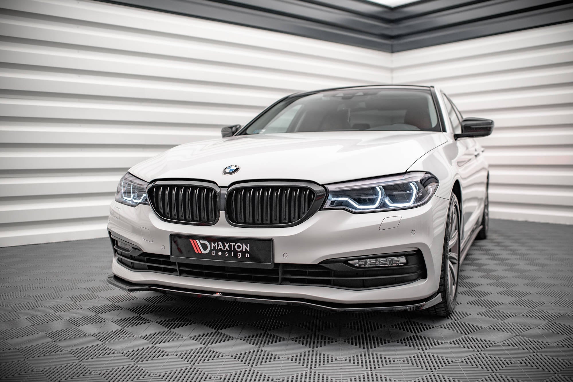 Maxton Design Splitter delantero V.1 para BMW 5 G30 / G31 - imagen 1