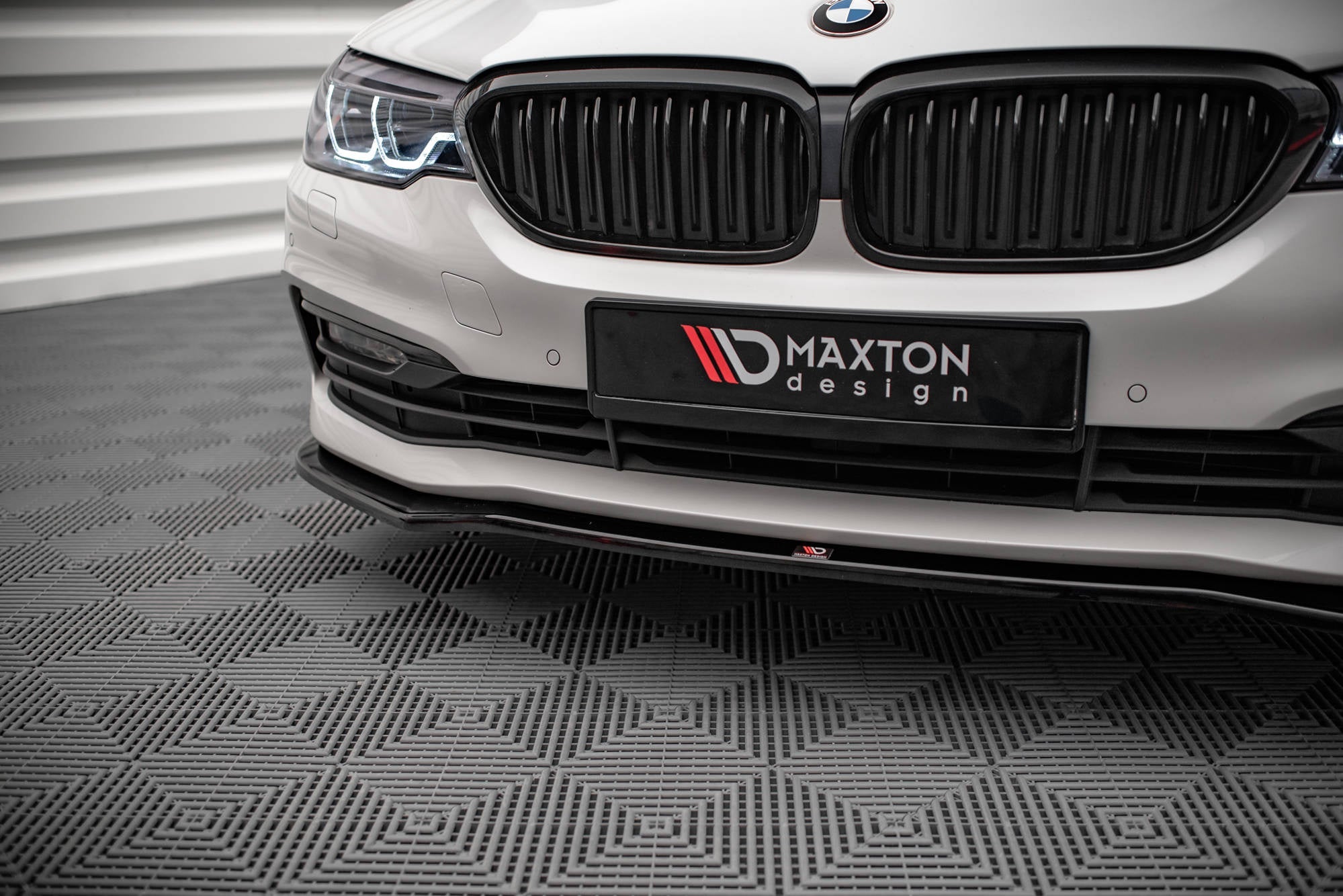 Maxton Design Splitter delantero V.1 para BMW 5 G30 / G31 - imagen 3