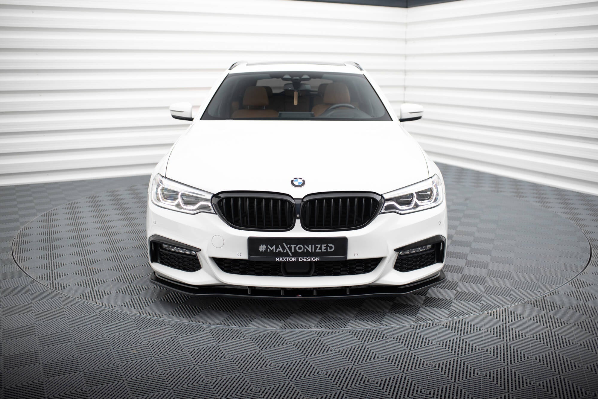 Maxton Design Splitter delantero V.1 para BMW 5 M-Pack / M550d / M550i G30/ G31 M-Pack - imagen 2