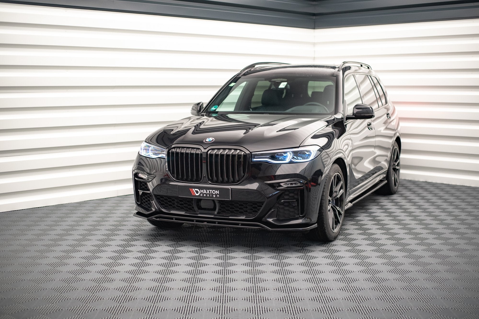Maxton Design Splitter delantero V.1 para BMW X7 M-Pack G07 - imagen 1