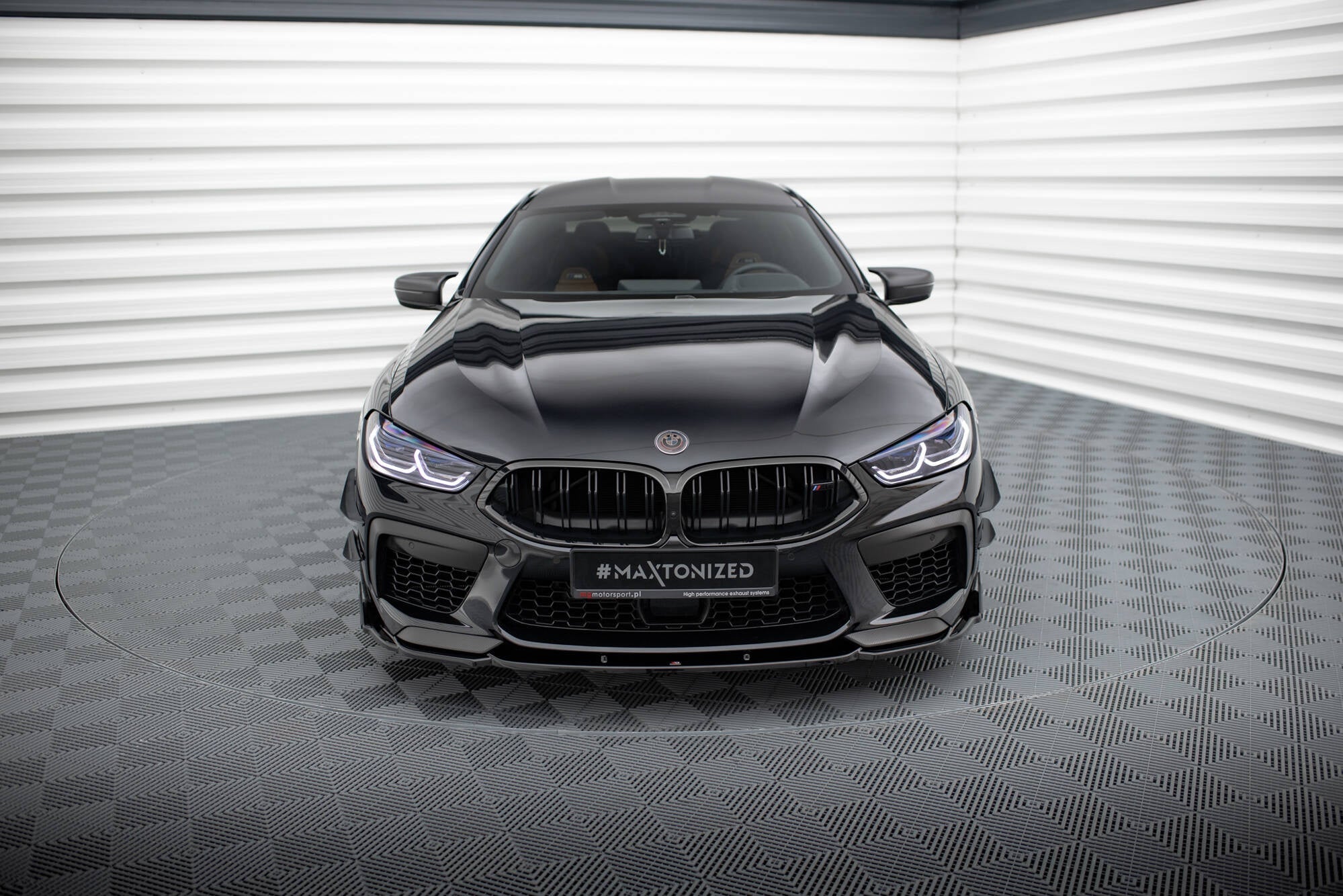 Maxton Design Splitter delantero V.1 + Flaps para BMW M8 Gran Coupe F93 / Coupe F92 - imagen 2