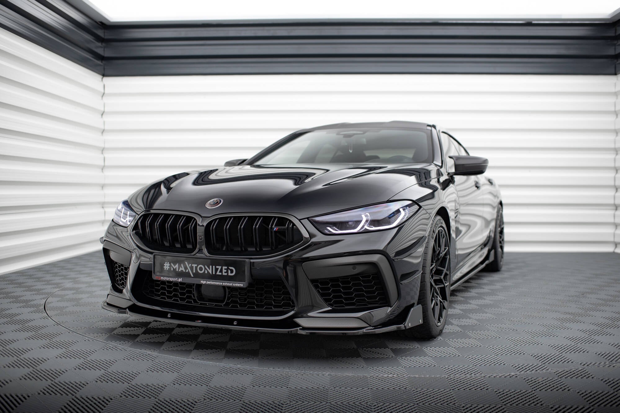 Maxton Design Splitter delantero V.1 + Flaps para BMW M8 Gran Coupe F93 / Coupe F92 - imagen 1