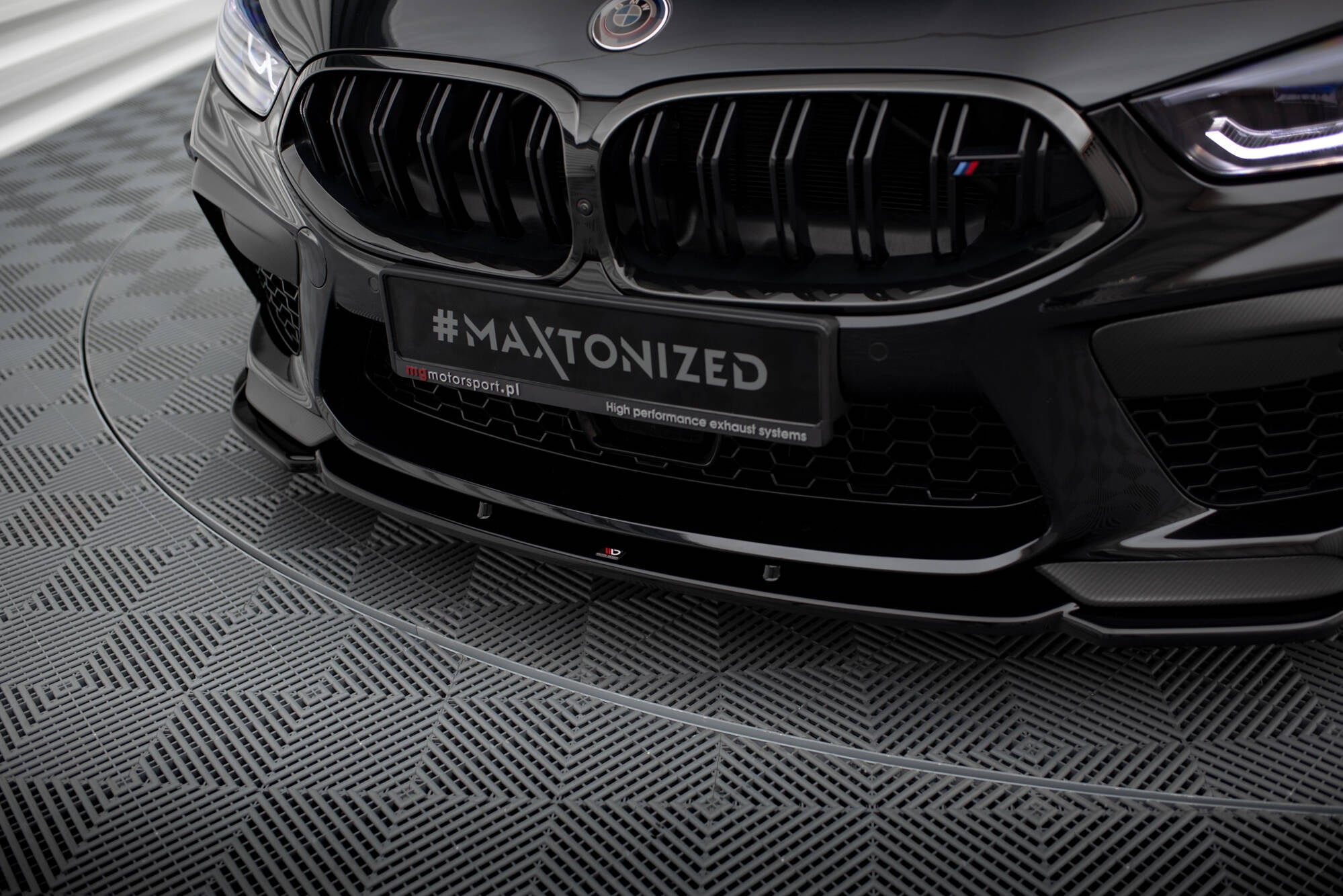 Maxton Design Splitter delantero V.1 + Flaps para BMW M8 Gran Coupe F93 / Coupe F92 - imagen 3
