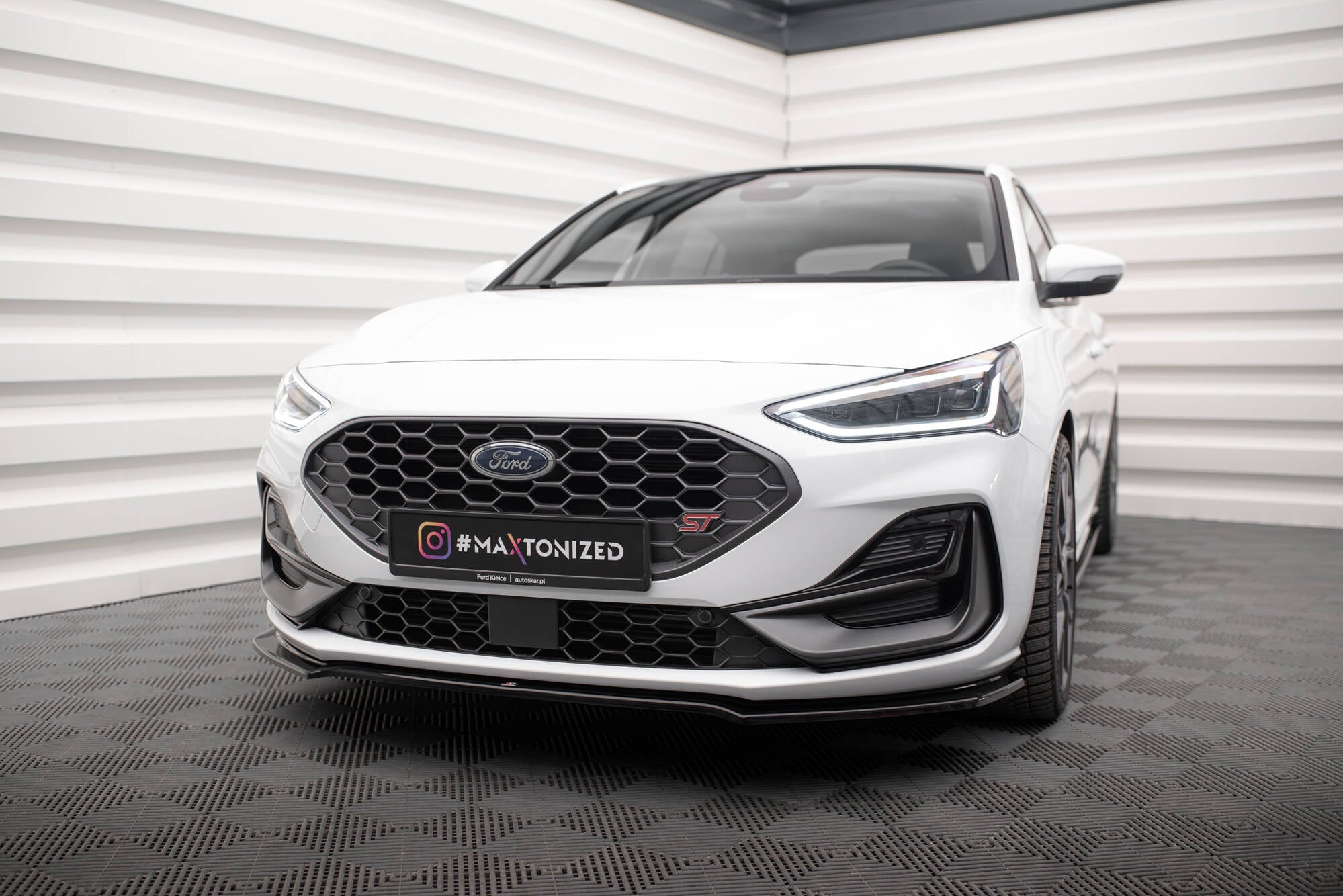 Maxton Design Splitter delantero V.1 para Ford Focus ST / ST-Line Mk4 Facelift - imagen 1