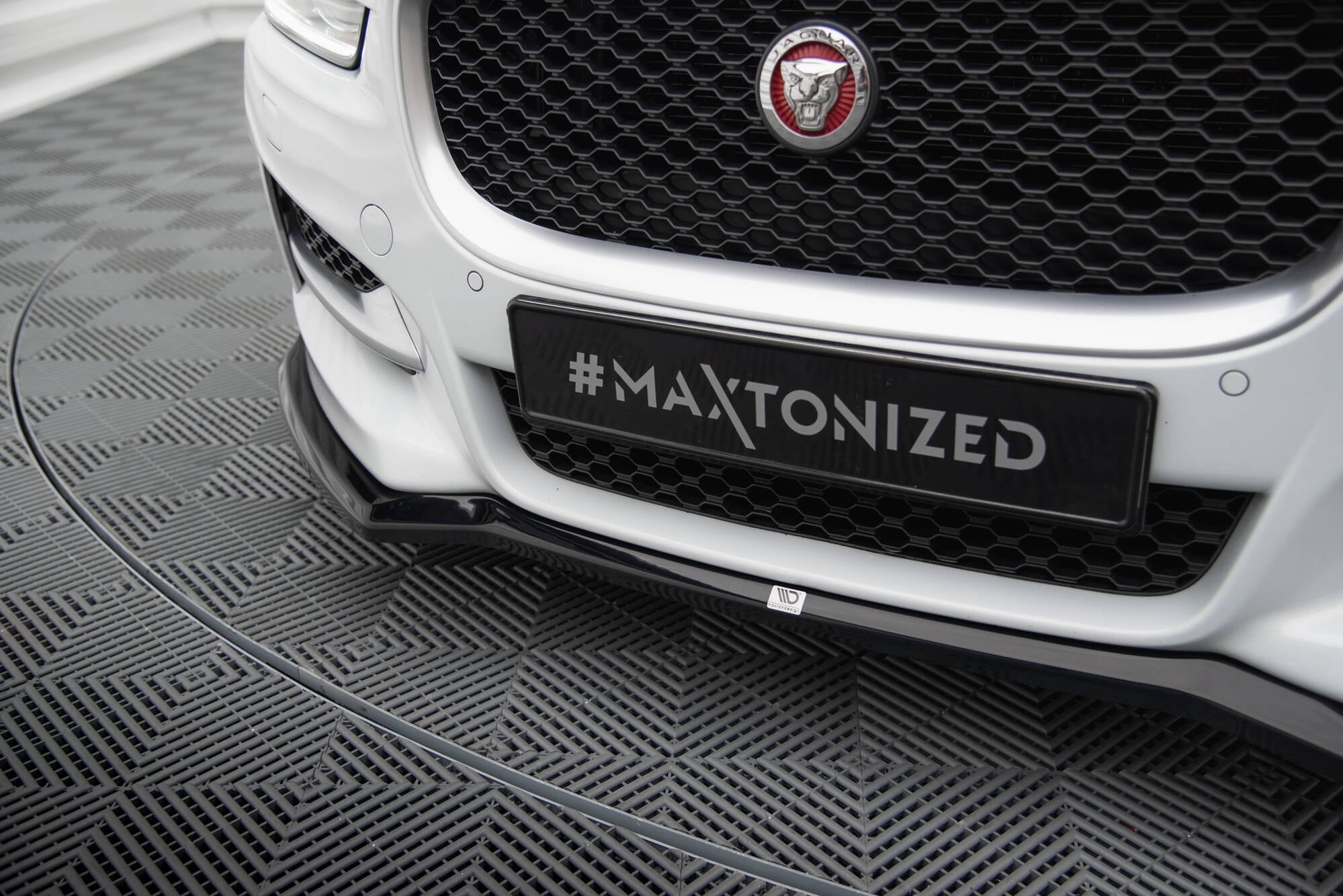 Maxton Design Splitter delantero V.1 para Jaguar XE R-Sport X760 - imagen 3