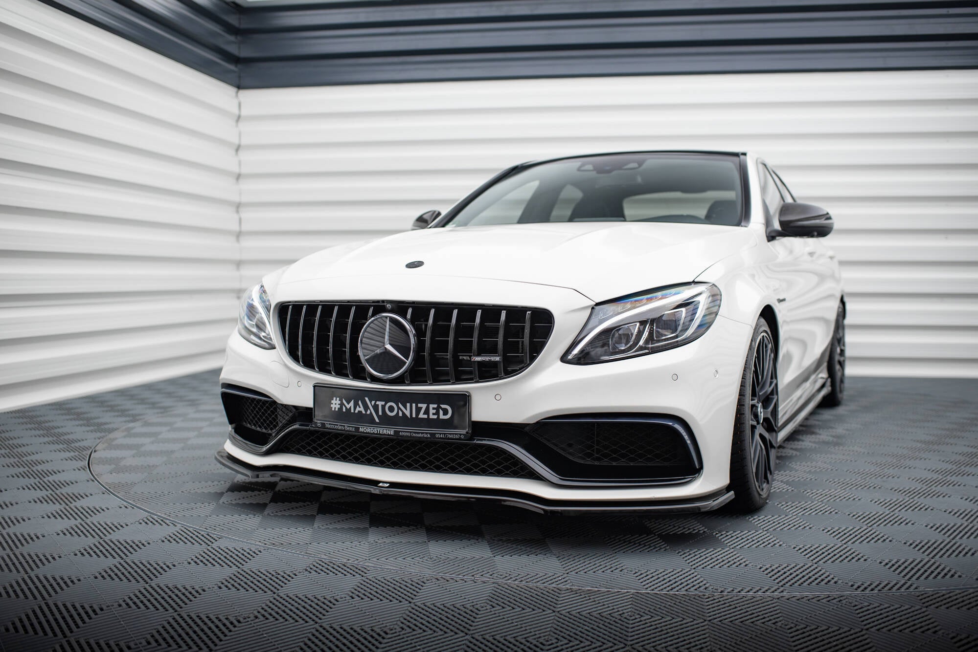 Maxton Design Splitter delantero V.1 para Mercedes-AMG C63 Sedan / Estate W205 / S205 - imagen 1