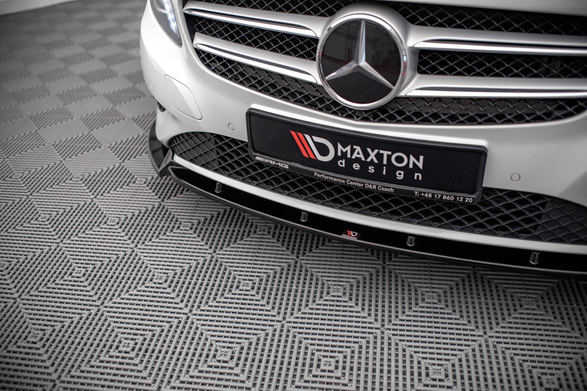 Maxton Design Splitter delantero V.1 para Mercedes-Benz A W176 - imagen 3