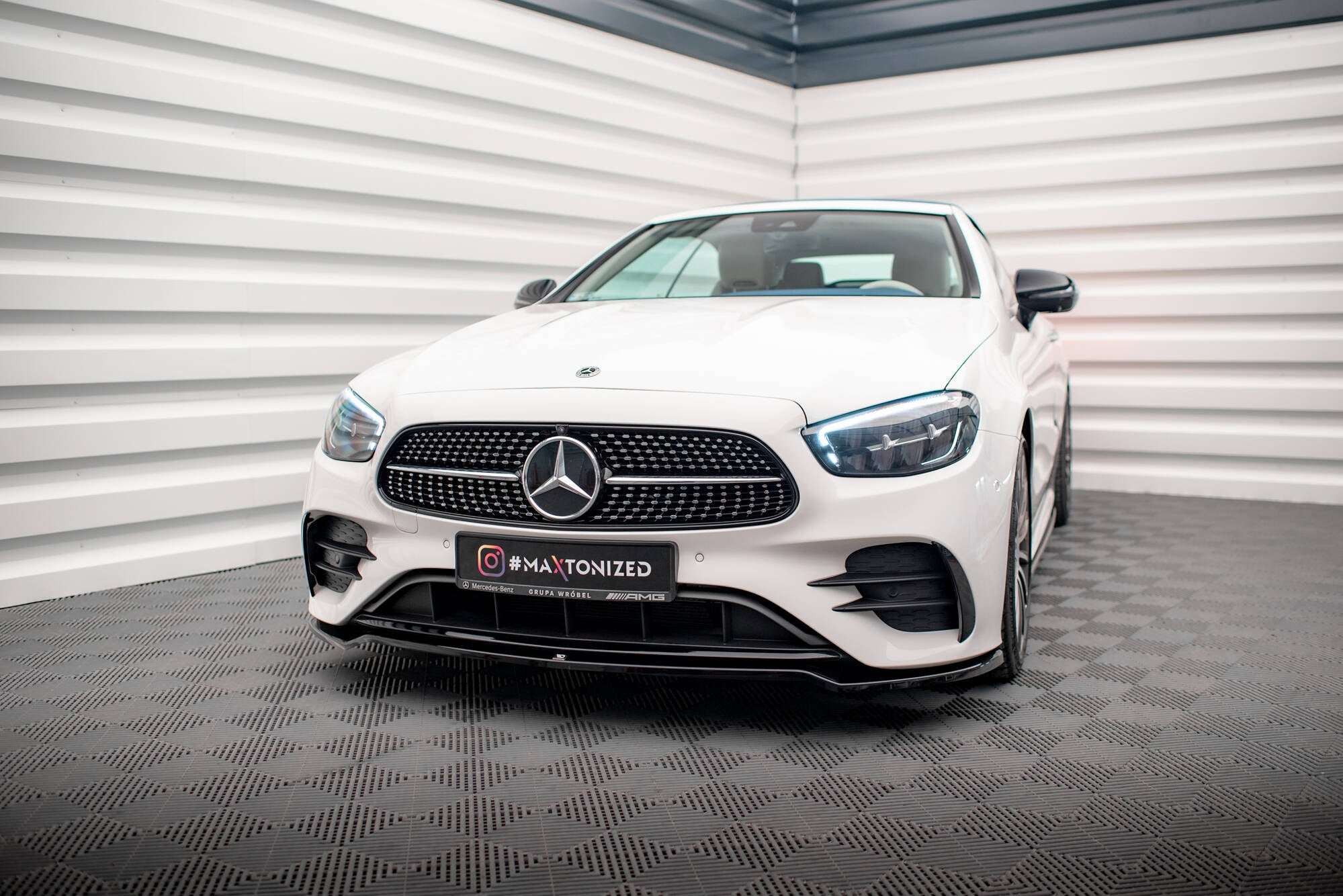 Maxton Design Splitter delantero V.1 para Mercedes-Benz E-Class W213 Coupe Facelift (C238 Facelift) / Cabriolet (A238 Facelift) AMG-Line / 53 AMG - imagen 1
