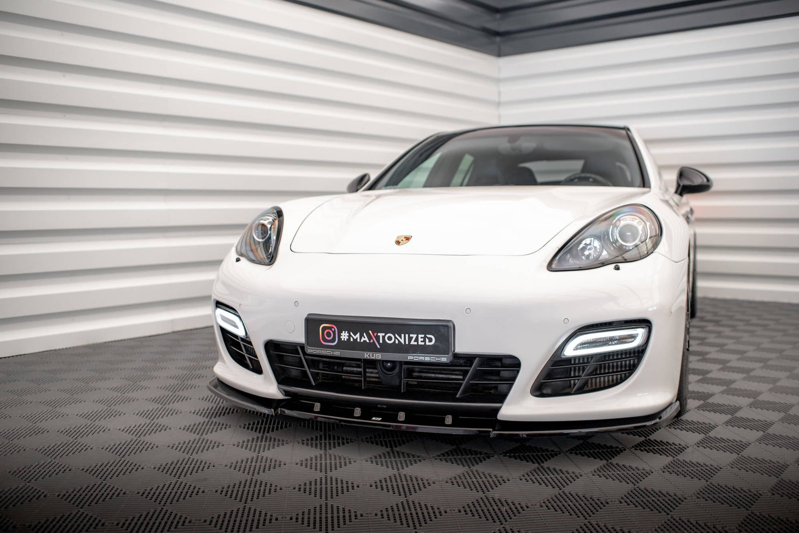 Maxton Design Splitter delantero V.1 para Porsche Panamera Turbo Sport Design Package 970 - imagen 1