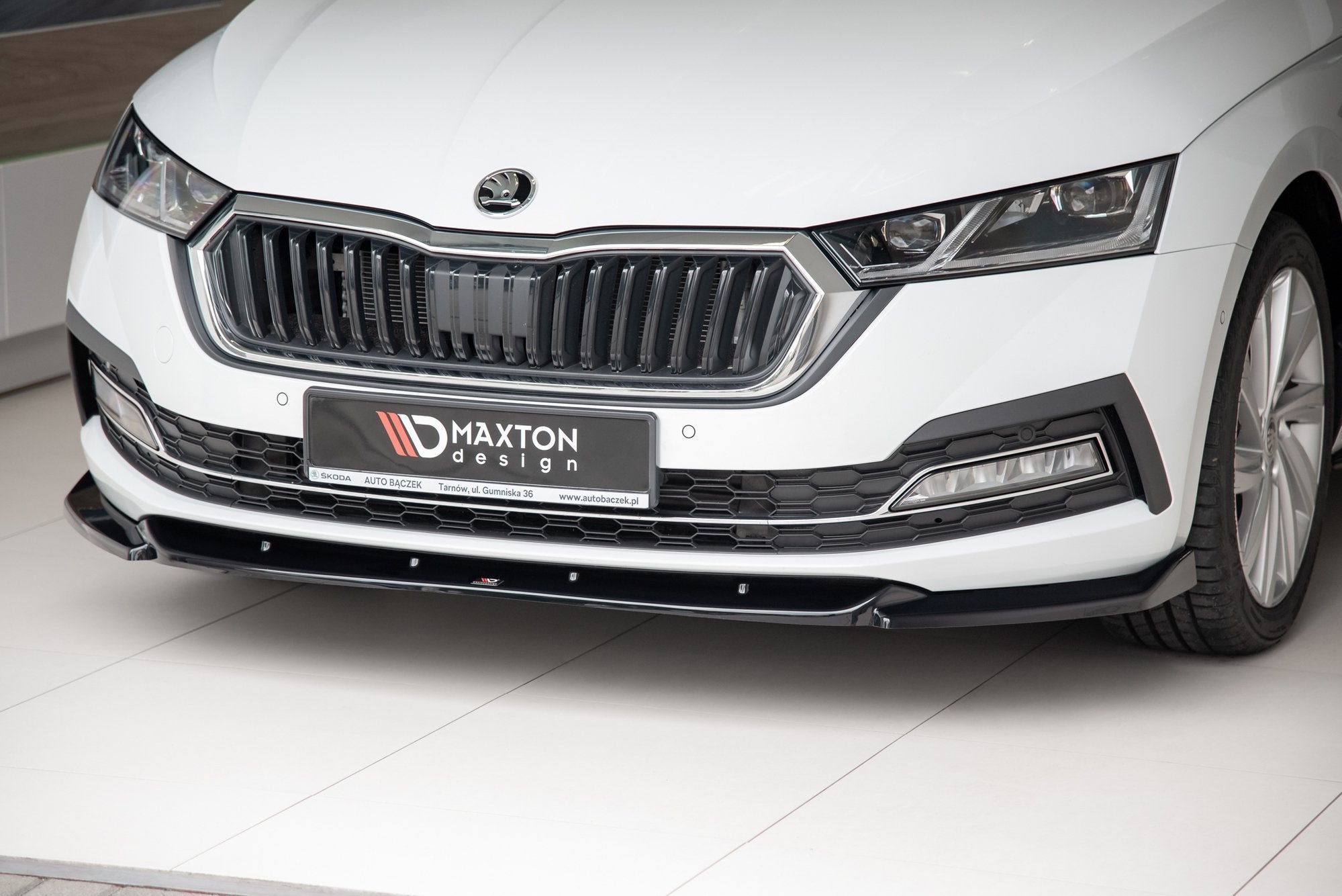 Maxton Design Splitter delantero V.1 para Skoda Octavia Mk4 - imagen 1