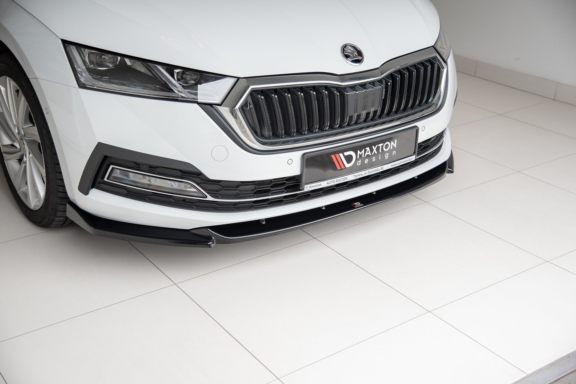 Maxton Design Splitter delantero V.1 para Skoda Octavia Mk4 - imagen 3