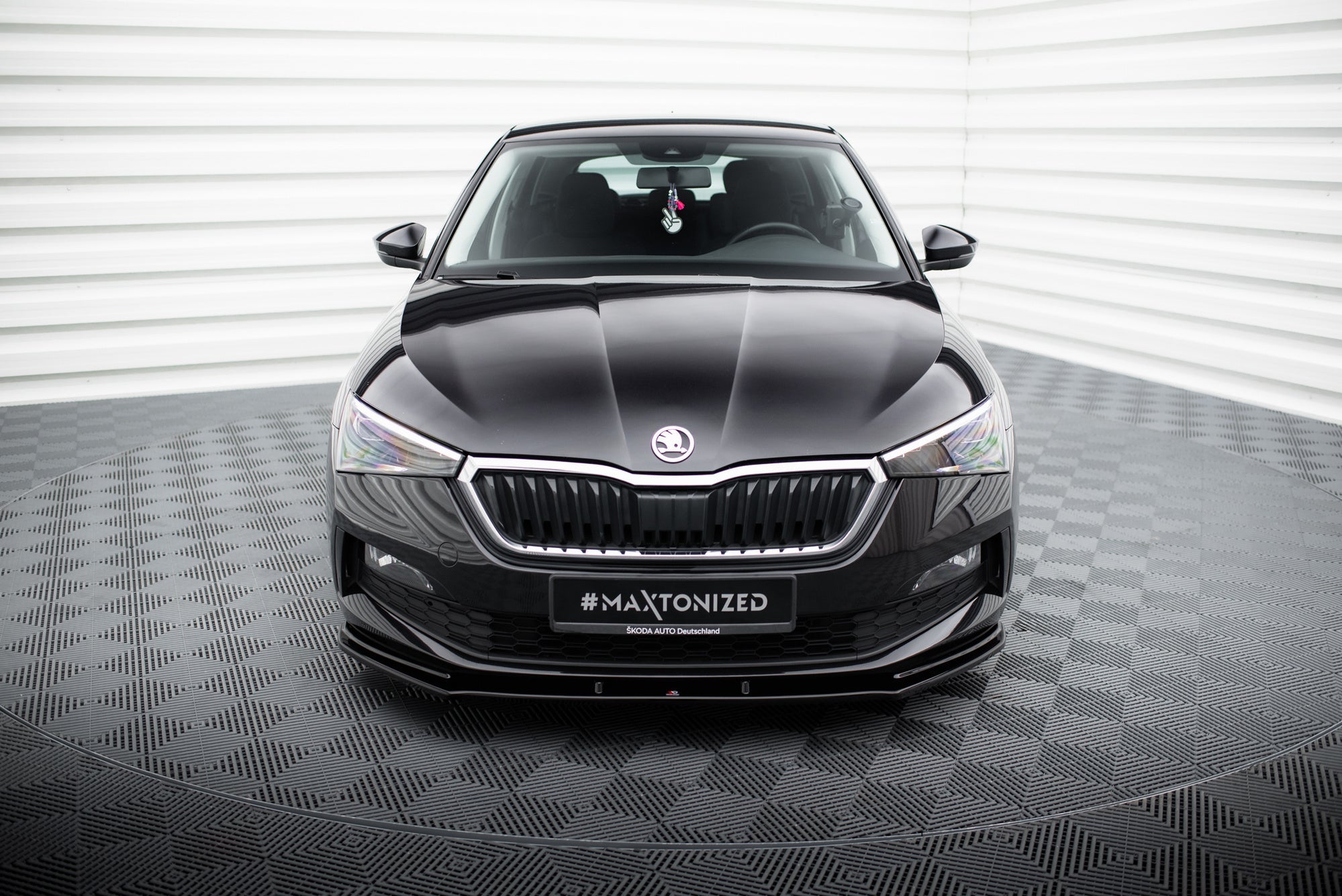 Maxton Design Splitter delantero V.1 para Skoda Scala - imagen 2