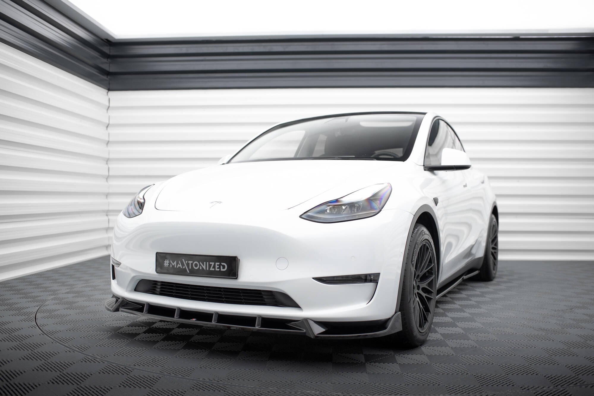 Maxton Design Splitter delantero V.1 para Tesla Model Y - imagen 1